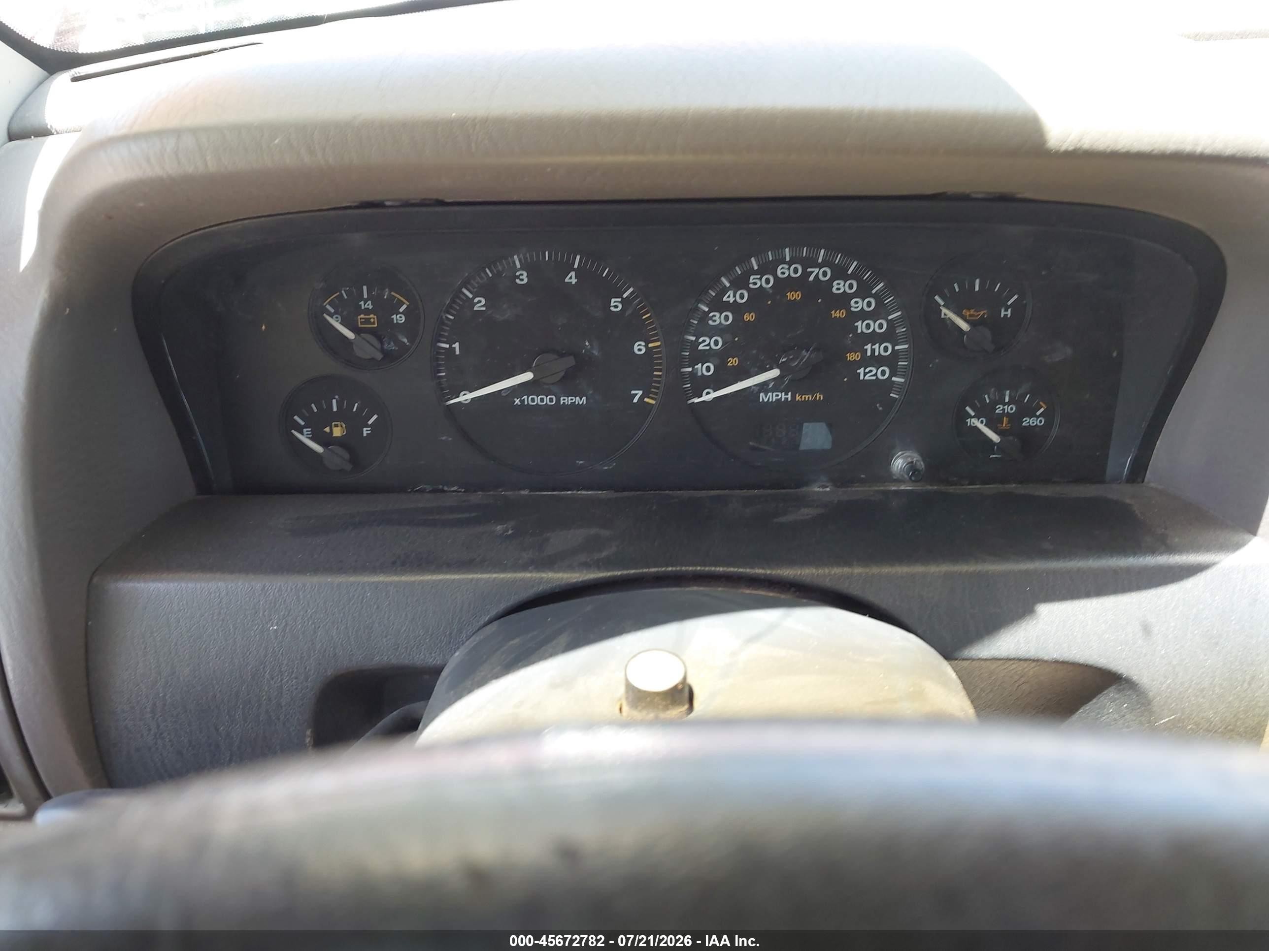 2002 Jeep Grand Cherokee Laredo Red vin: 1J4GX48S52C323401