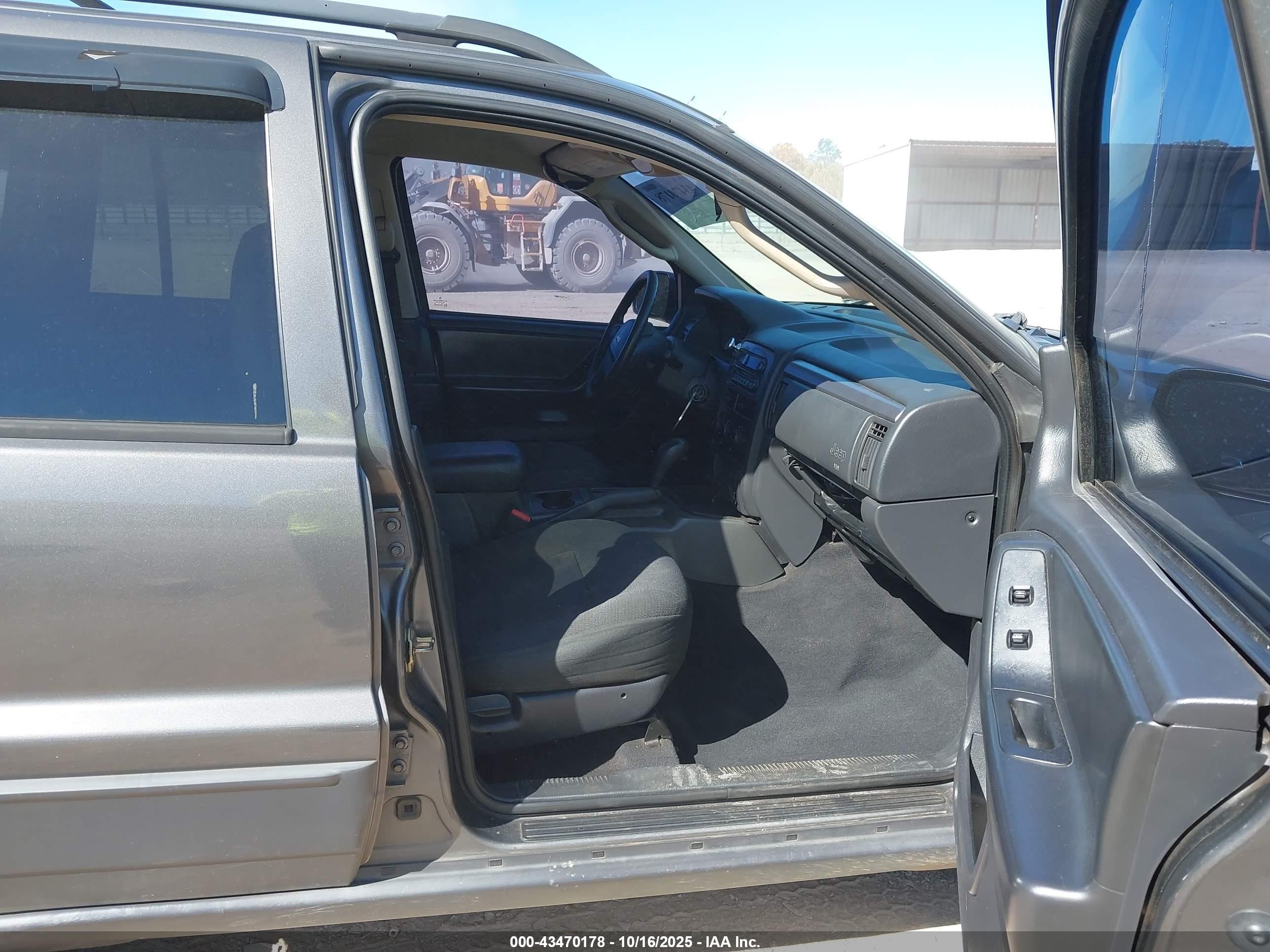 2003 Jeep Grand Cherokee Laredo Gray vin: 1J4GX48S63C564756