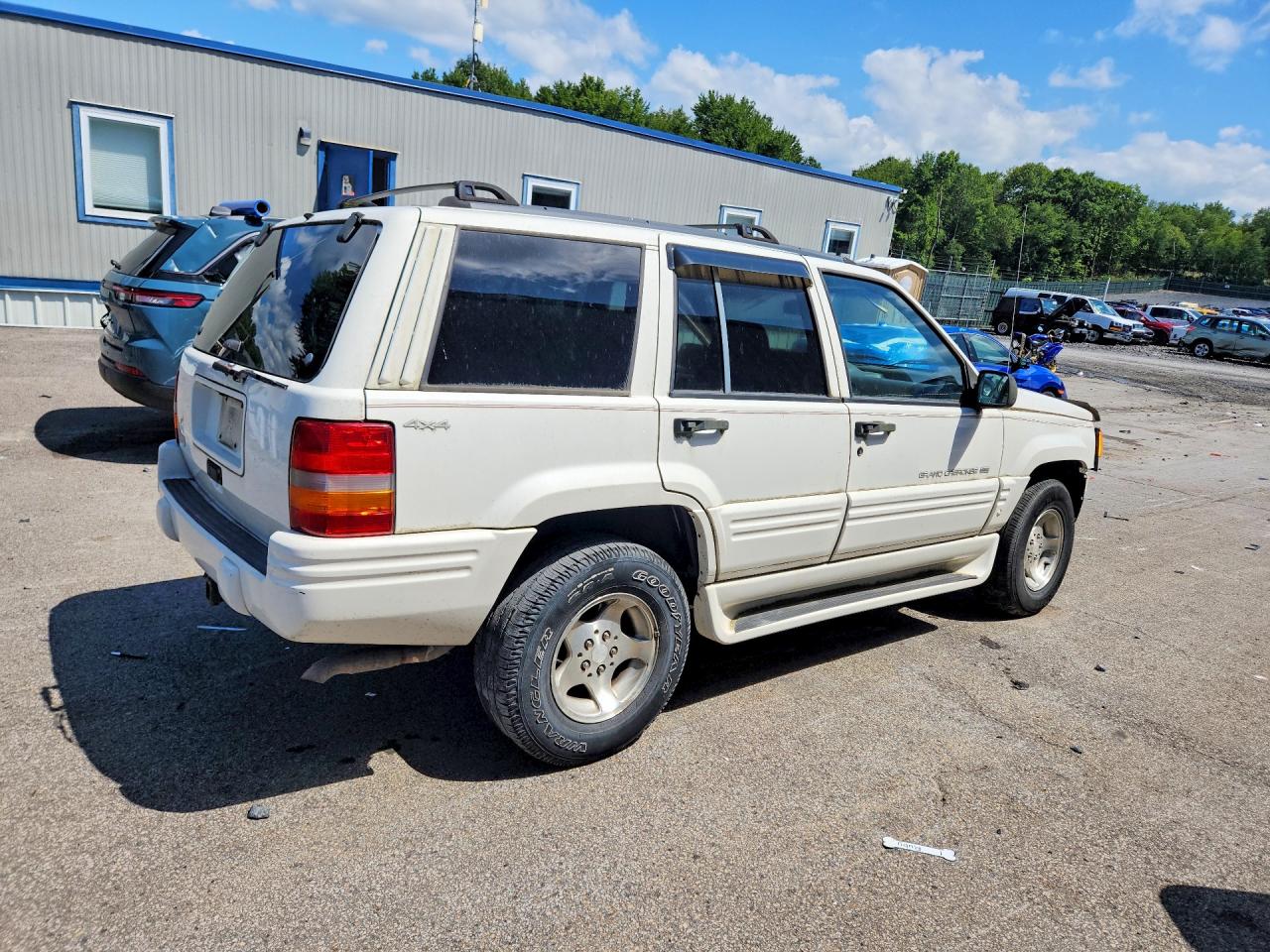 1998 Jeep Grand Cherokee Laredo White vin: 1J4GZ48S1WC212327