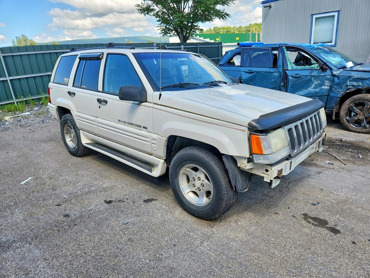 1998 Jeep Grand Cherokee Laredo White vin: 1J4GZ48S1WC212327