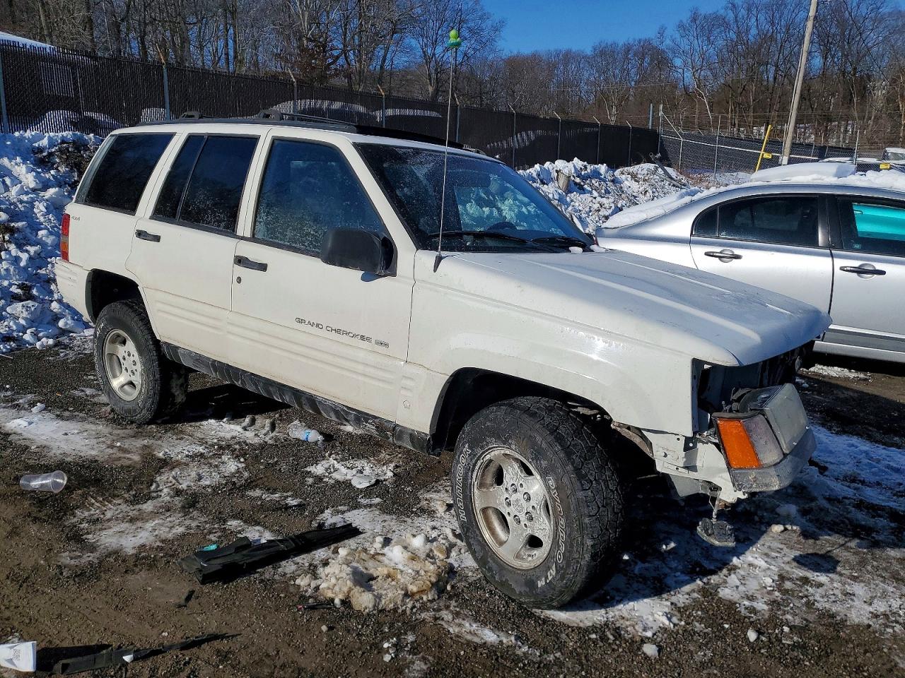 1998 Jeep Grand Cherokee Laredo White vin: 1J4GZ48S3WC341136