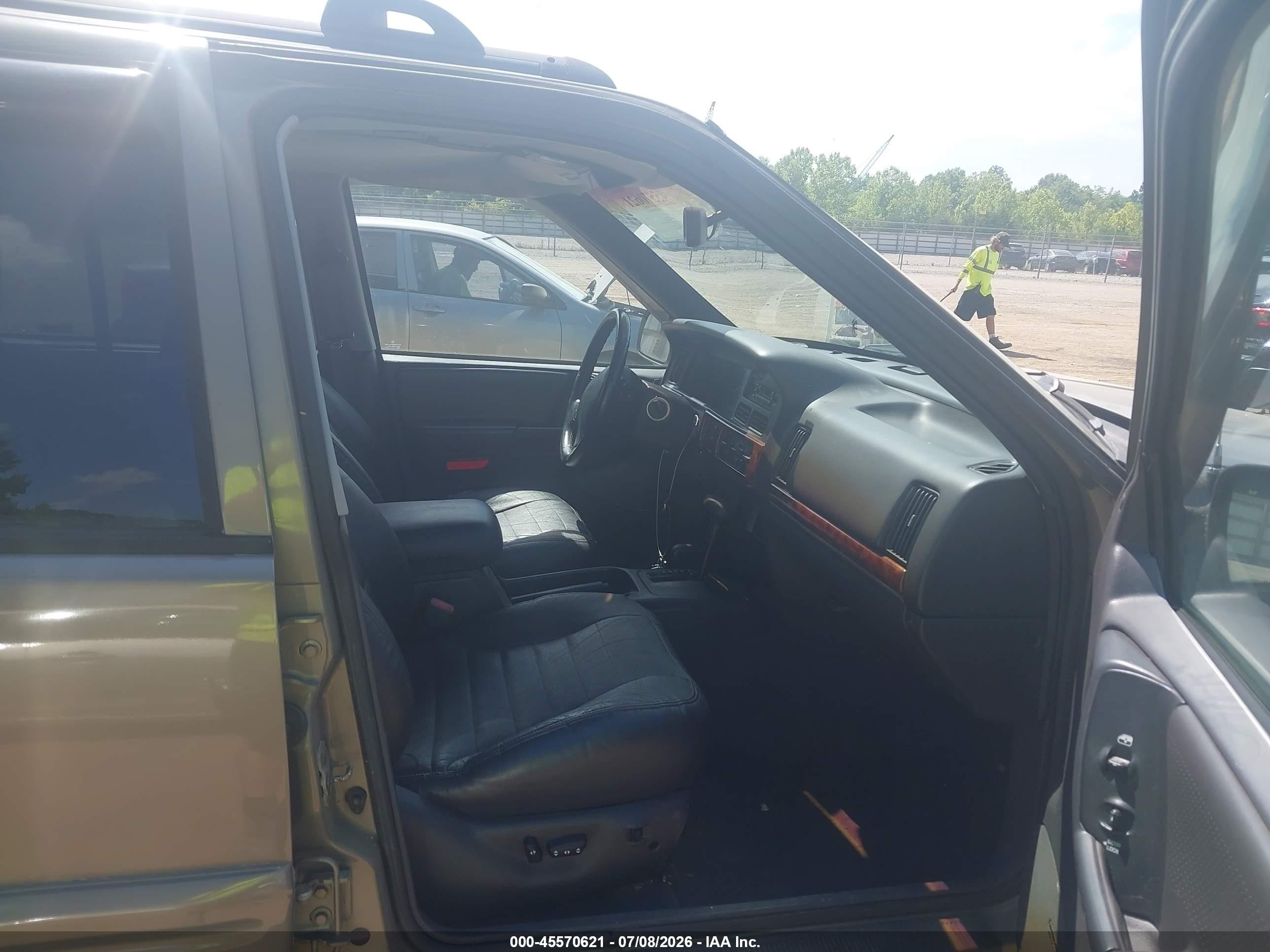 1998 Jeep Grand Cherokee Laredo Gray vin: 1J4GZ48S4WC203184