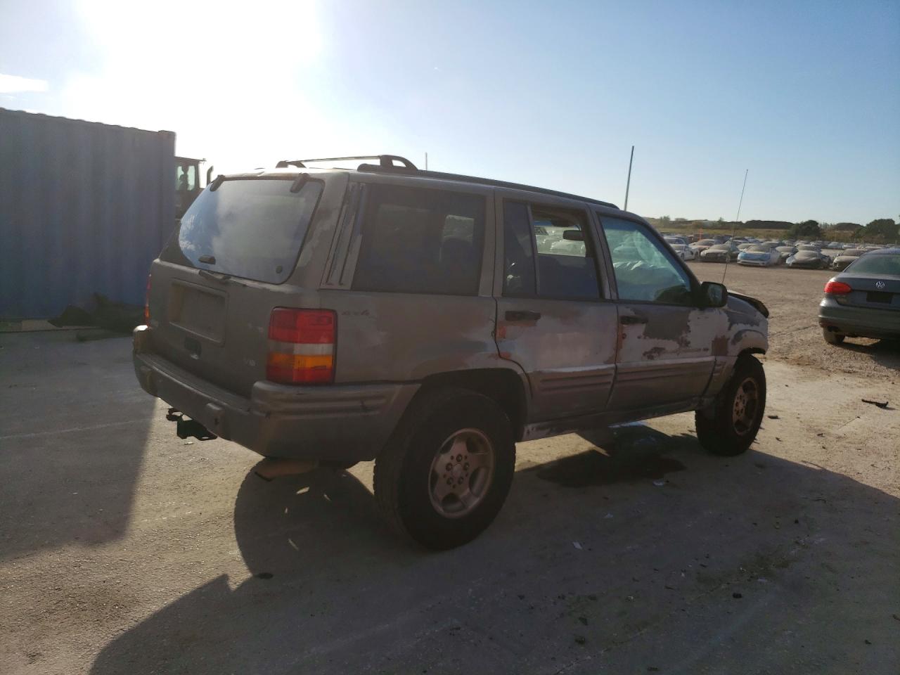 1998 Jeep Grand Cherokee Laredo Gray vin: 1J4GZ48Y1WC181391
