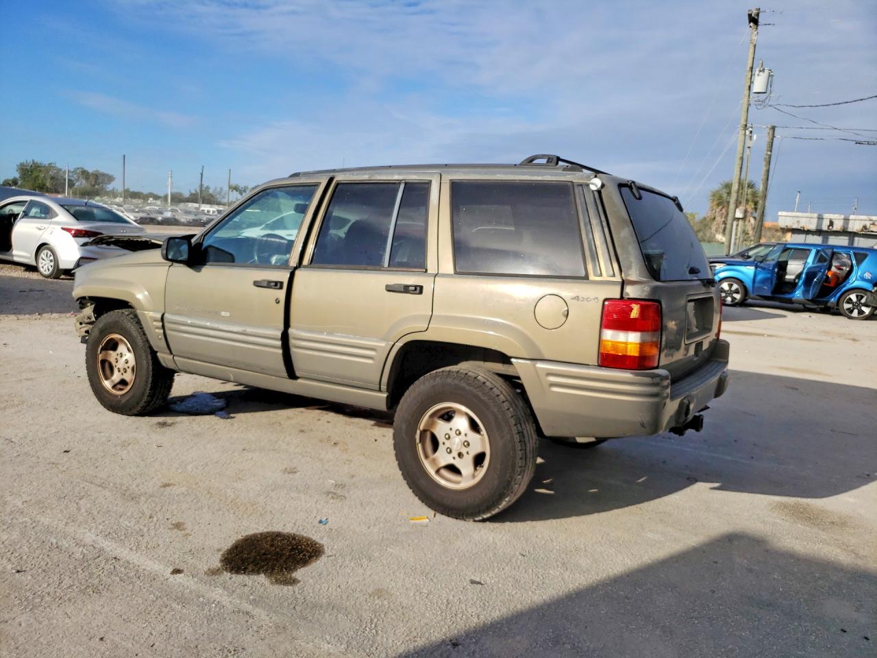 1998 Jeep Grand Cherokee Laredo Gray vin: 1J4GZ48Y1WC181391