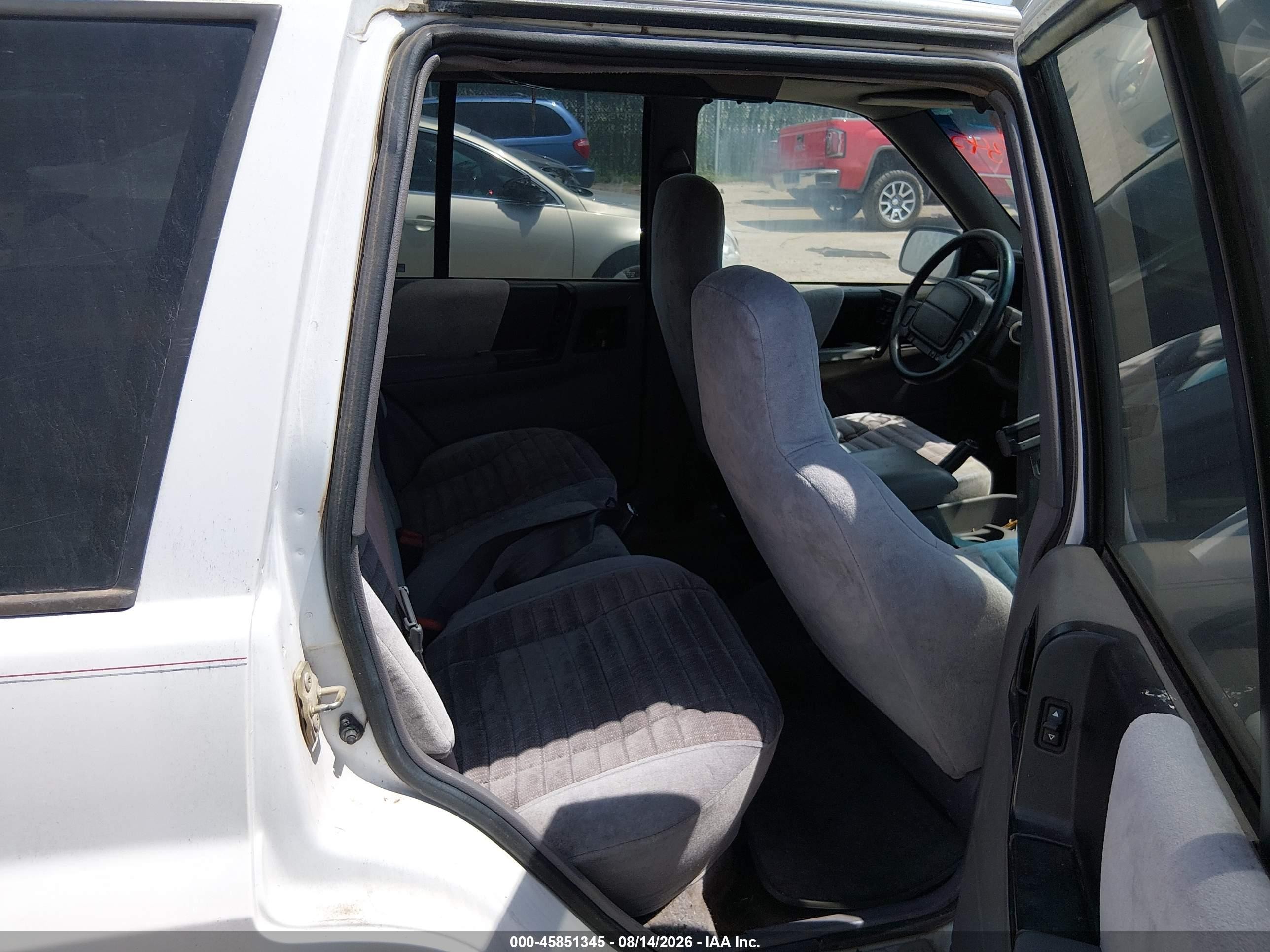 1995 Jeep Grand Cherokee Laredo Белый vin: 1J4GZ58S0SC617000