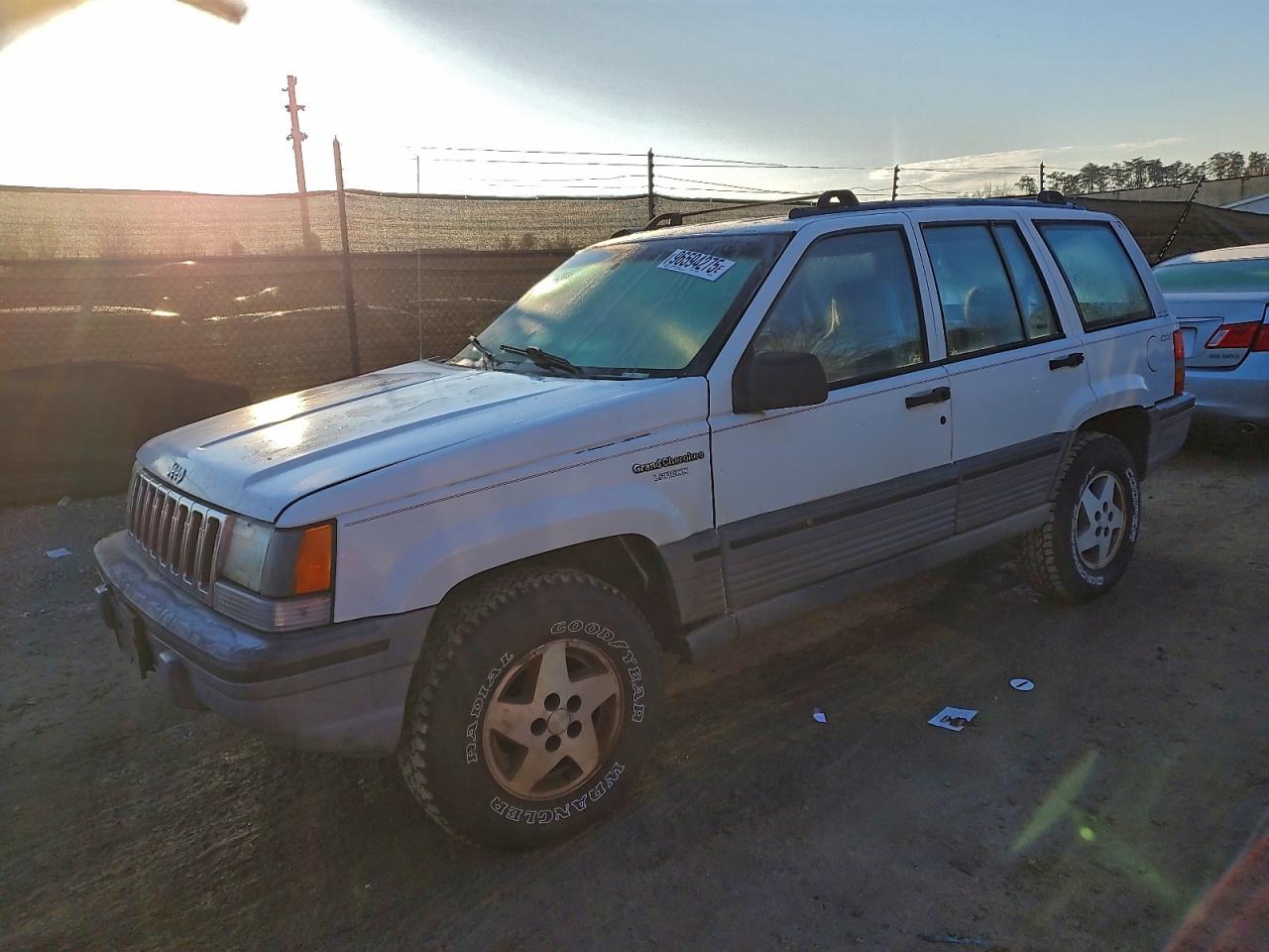 1994 Jeep Grand Cherokee Laredo White vin: 1J4GZ58S1RC153676