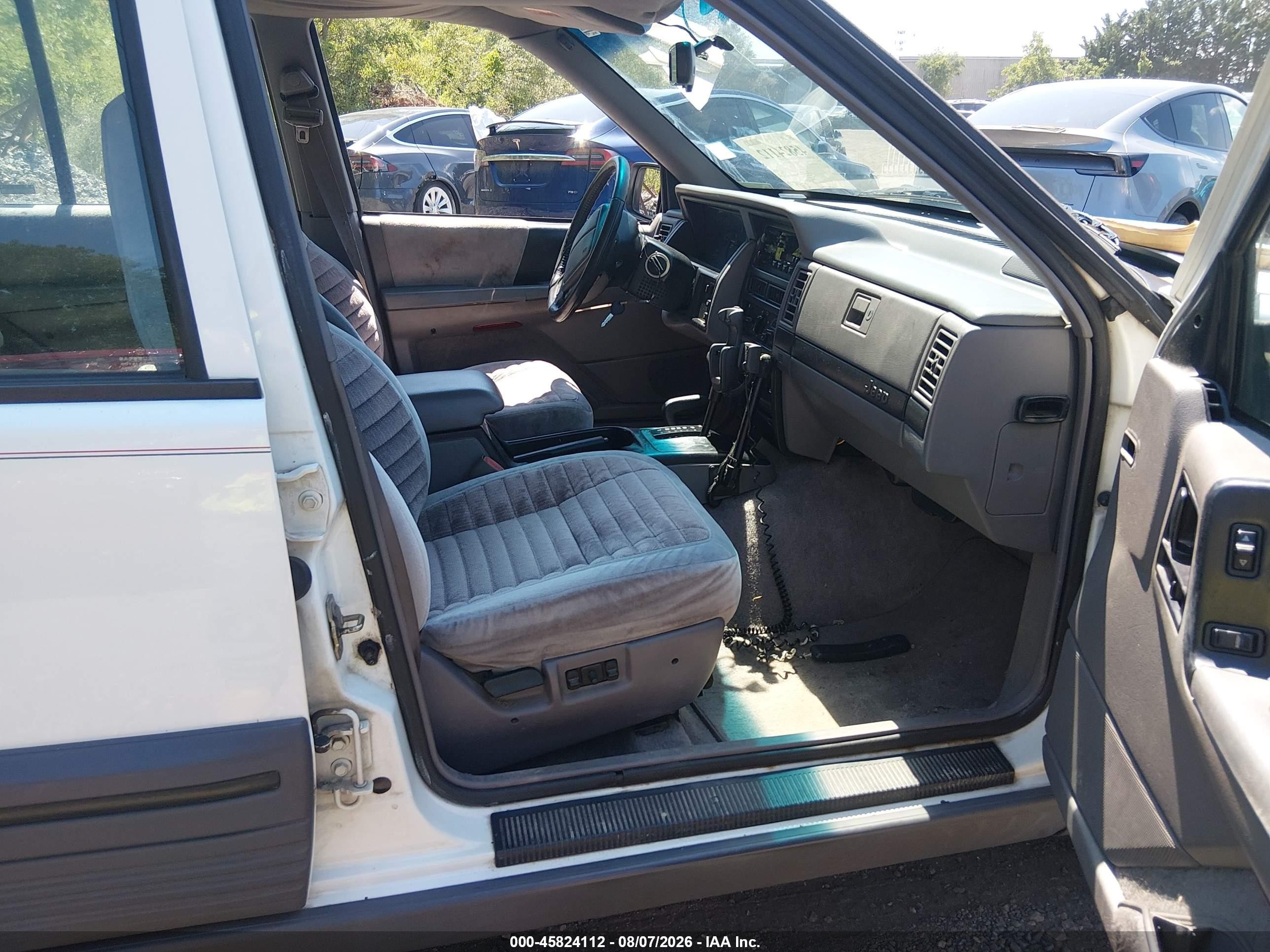 1994 Jeep Grand Cherokee Laredo White vin: 1J4GZ58S1RC303964