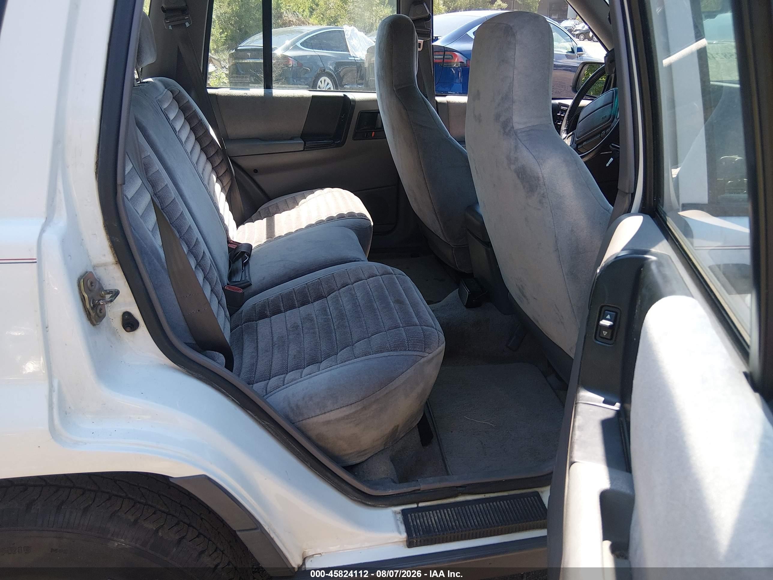 1994 Jeep Grand Cherokee Laredo White vin: 1J4GZ58S1RC303964