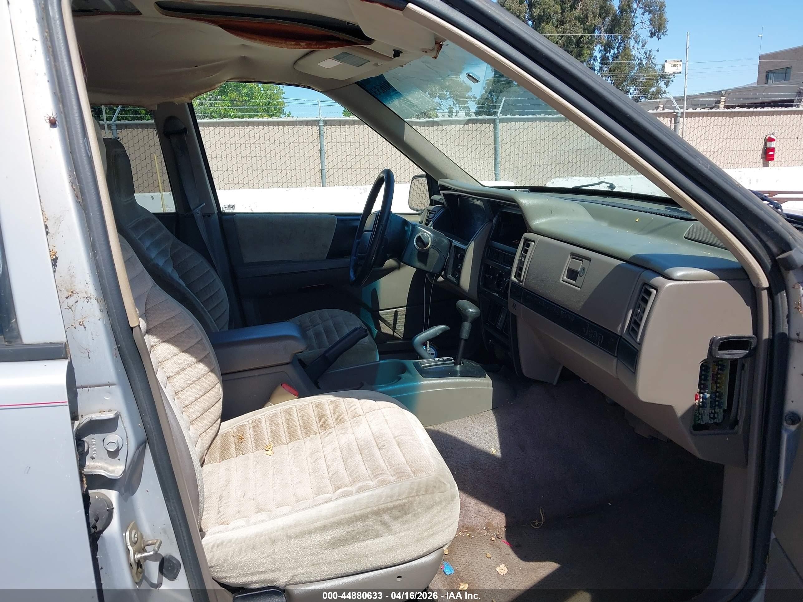 1995 Jeep Grand Cherokee Laredo Silver vin: 1J4GZ58S1SC699240
