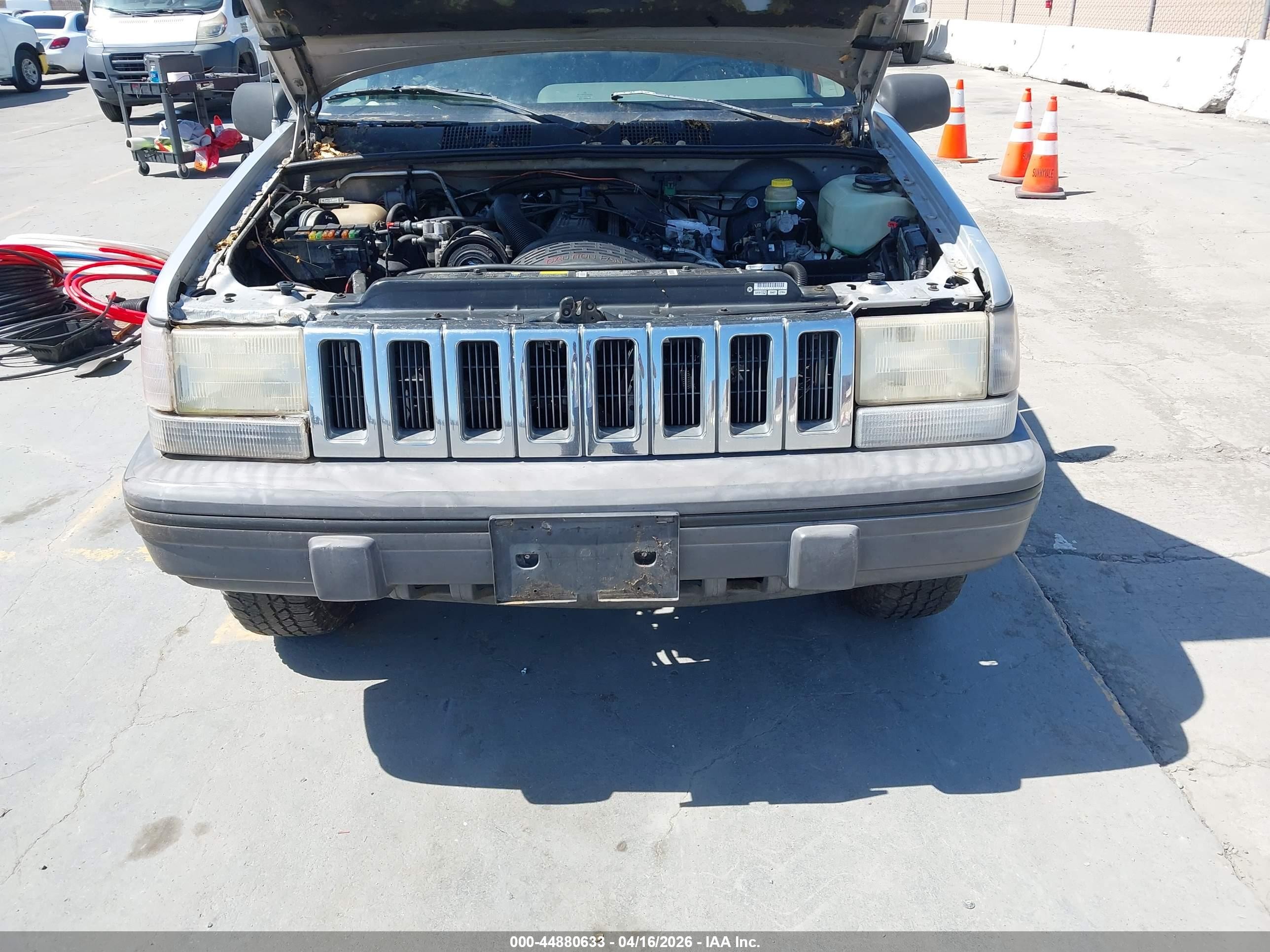 1995 Jeep Grand Cherokee Laredo Silver vin: 1J4GZ58S1SC699240
