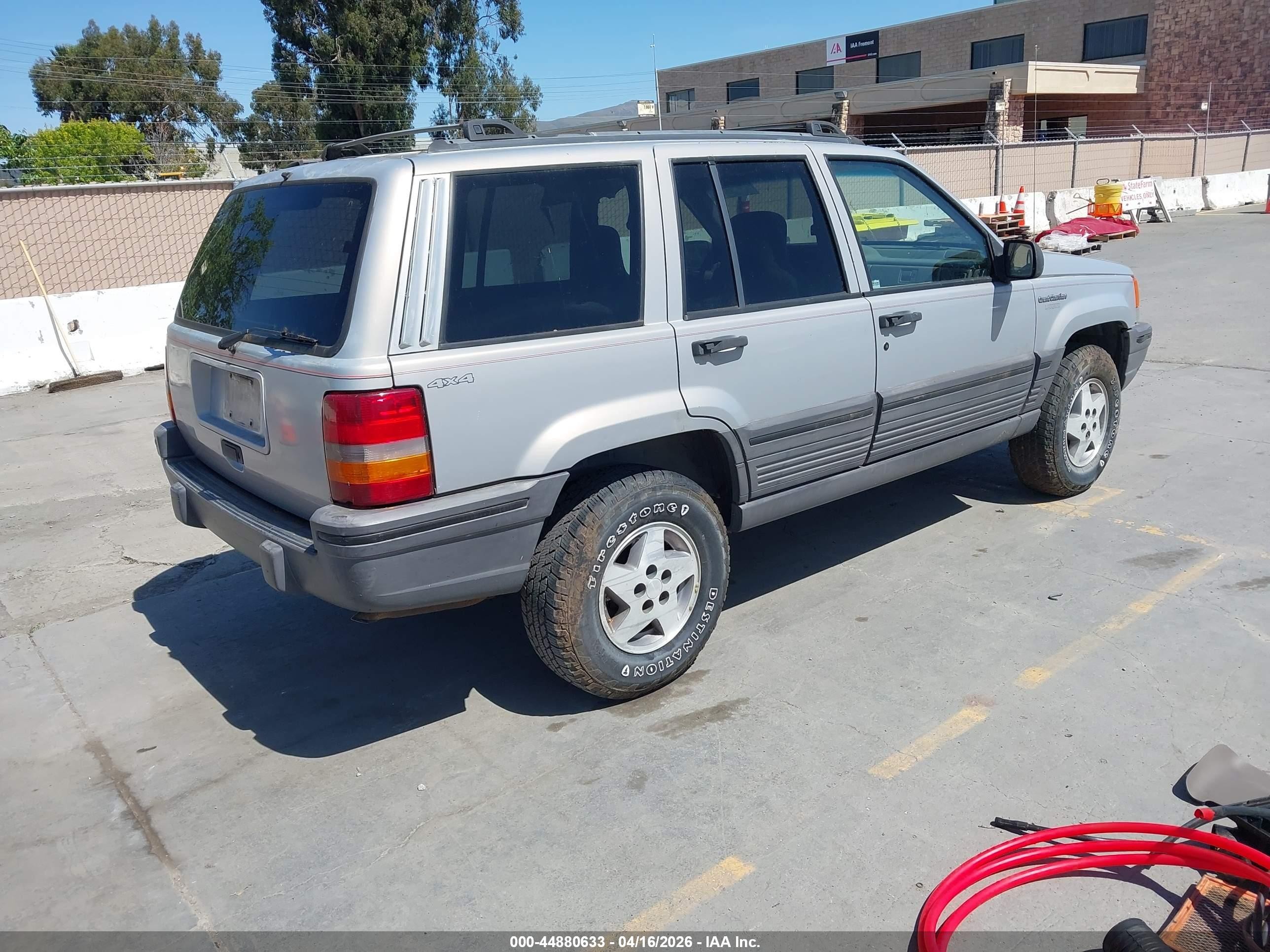 1995 Jeep Grand Cherokee Laredo Silver vin: 1J4GZ58S1SC699240