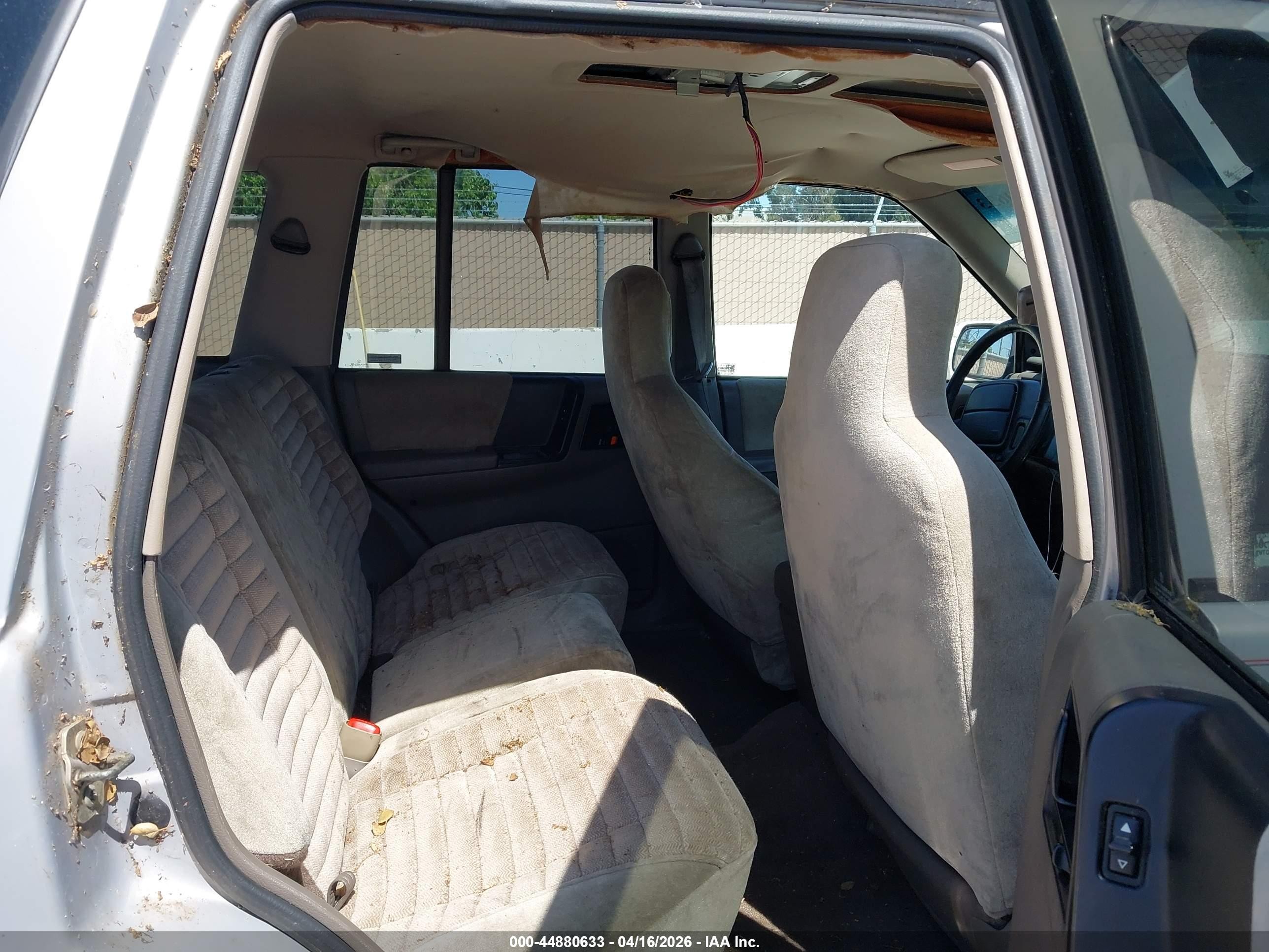 1995 Jeep Grand Cherokee Laredo Silver vin: 1J4GZ58S1SC699240
