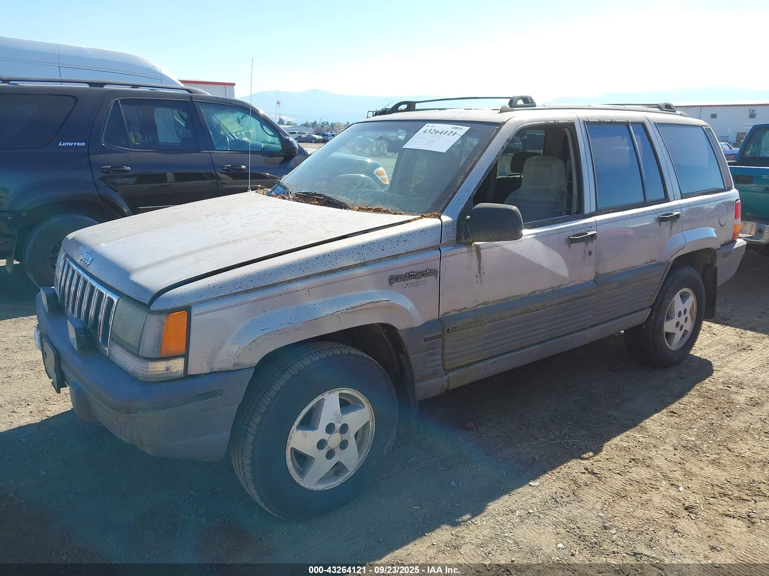 1995 Jeep Grand Cherokee Laredo Gray vin: 1J4GZ58S1SC755029
