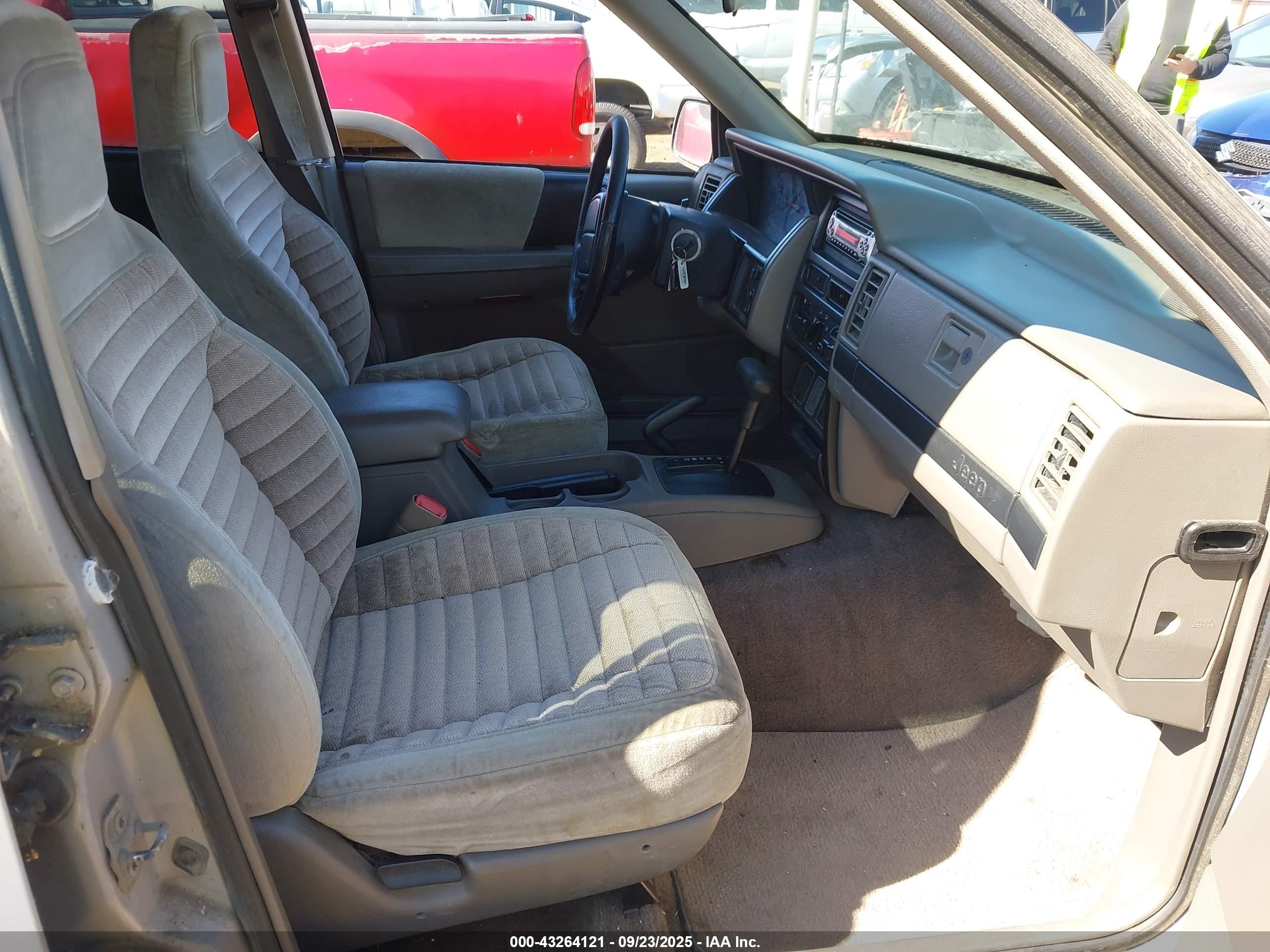 1995 Jeep Grand Cherokee Laredo Gray vin: 1J4GZ58S1SC755029
