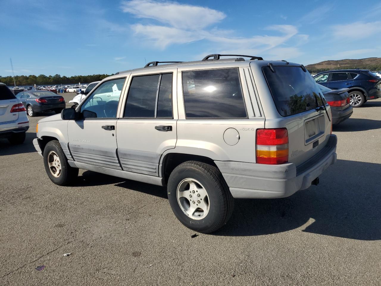 1998 Jeep Grand Cherokee Laredo Silver vin: 1J4GZ58S1WC195986