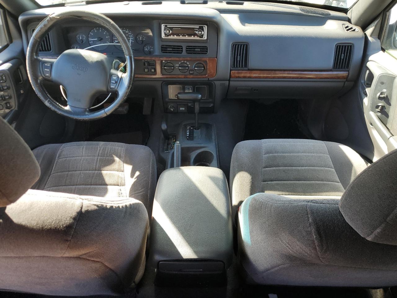 1998 Jeep Grand Cherokee Laredo Silver vin: 1J4GZ58S1WC195986