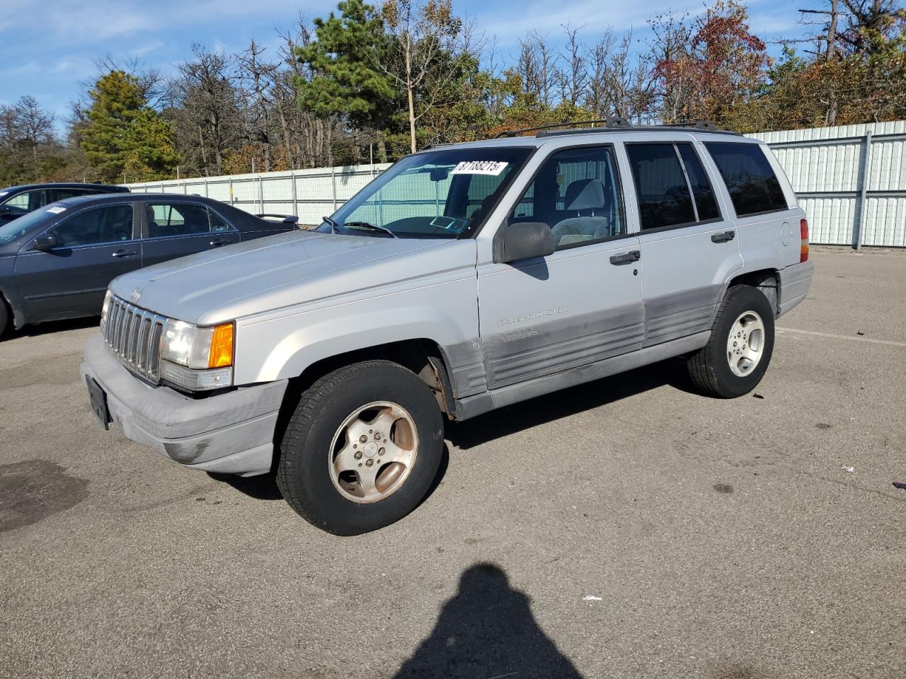 1998 Jeep Grand Cherokee Laredo Silver vin: 1J4GZ58S1WC195986
