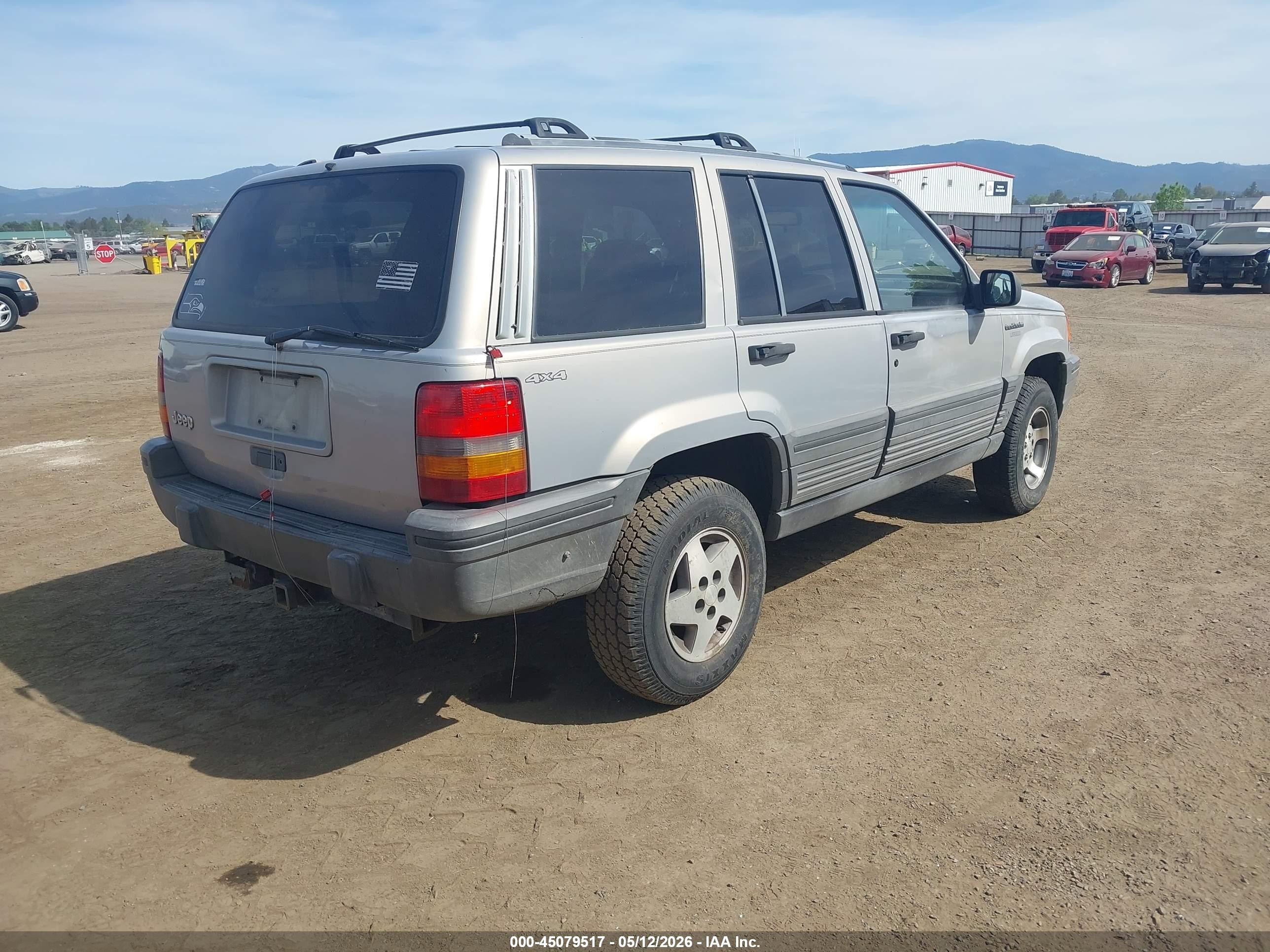1995 Jeep Grand Cherokee Laredo Silver vin: 1J4GZ58S2SC602837
