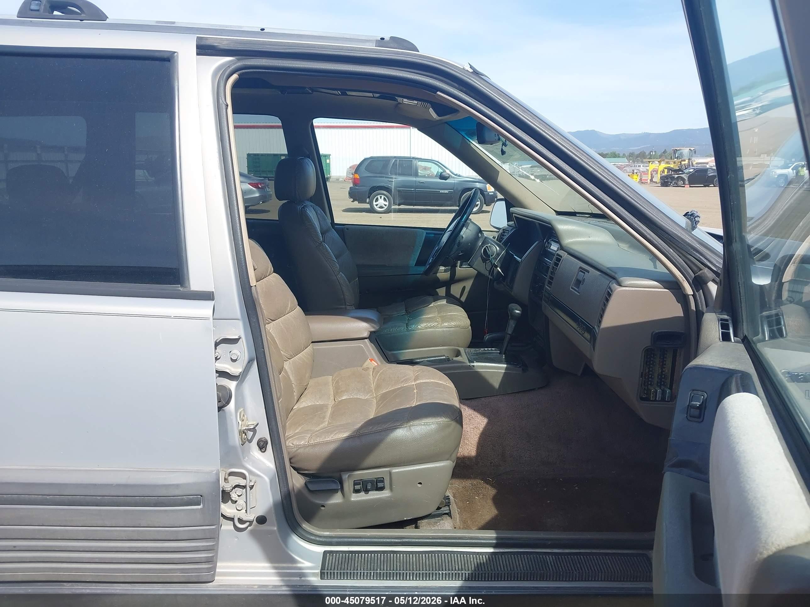 1995 Jeep Grand Cherokee Laredo Silver vin: 1J4GZ58S2SC602837