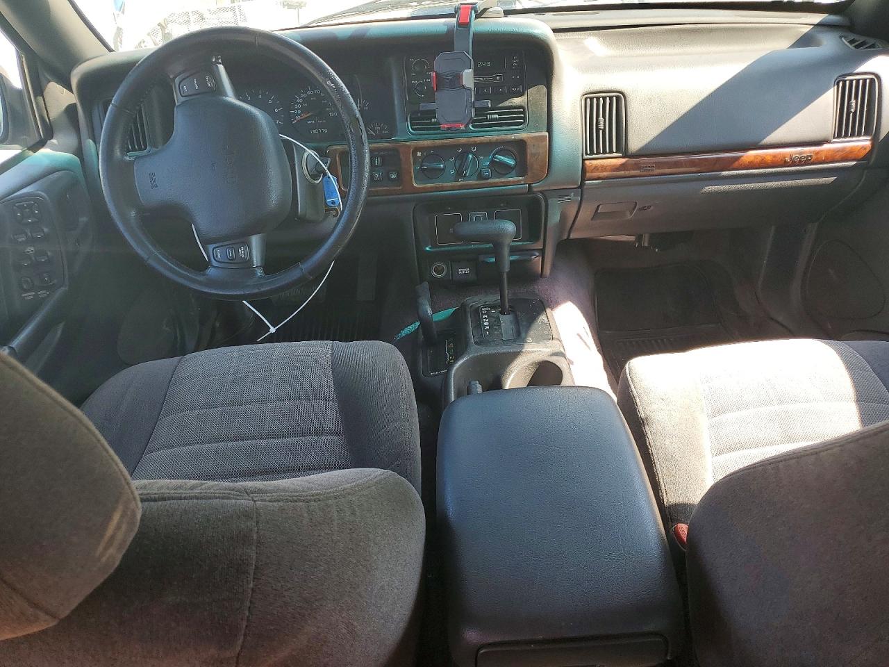1996 Jeep Grand Cherokee Laredo Silver vin: 1J4GZ58S2TC327133