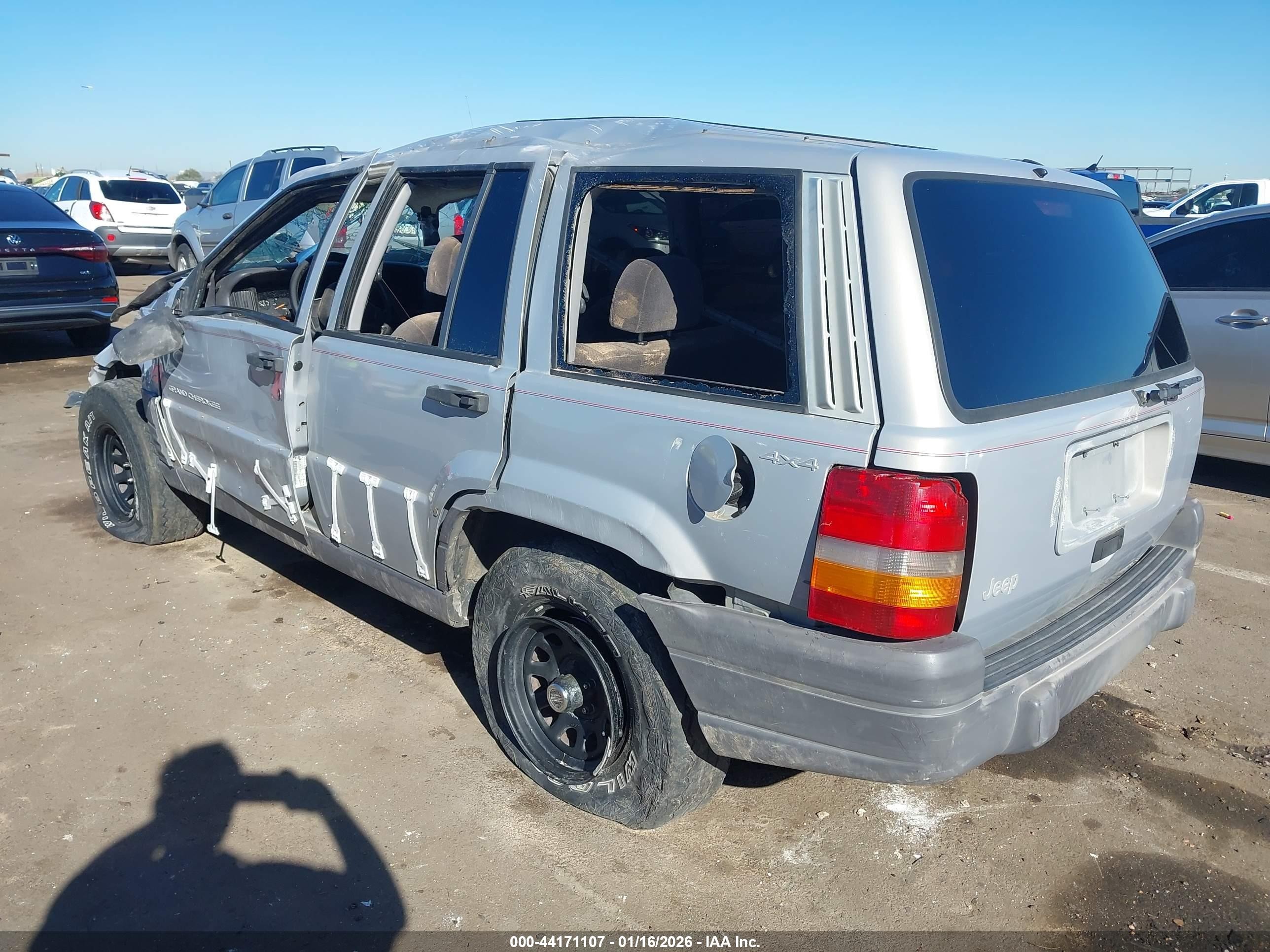 1996 Jeep Grand Cherokee Laredo Silver vin: 1J4GZ58S2TC344644
