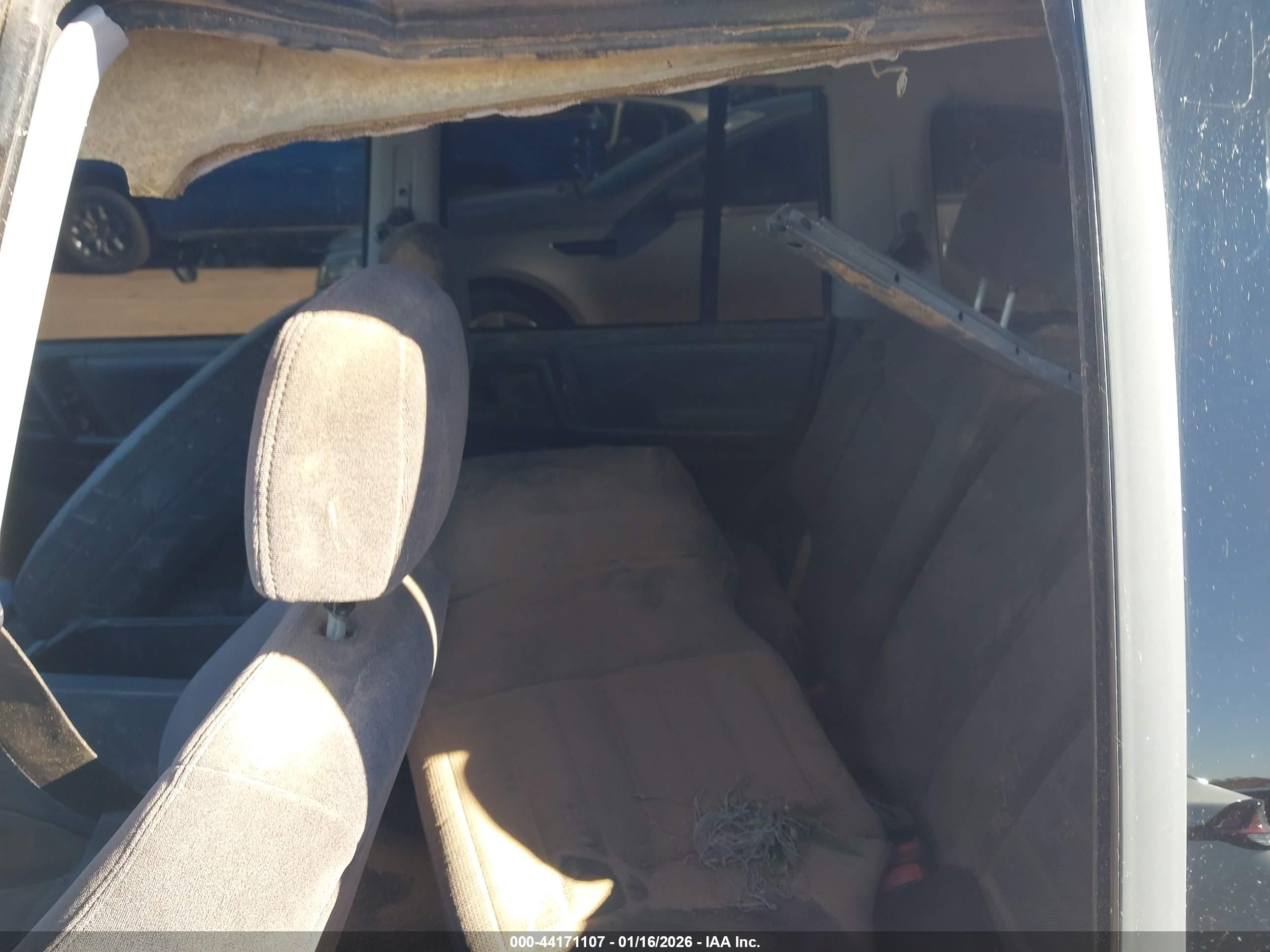 1996 Jeep Grand Cherokee Laredo Silver vin: 1J4GZ58S2TC344644