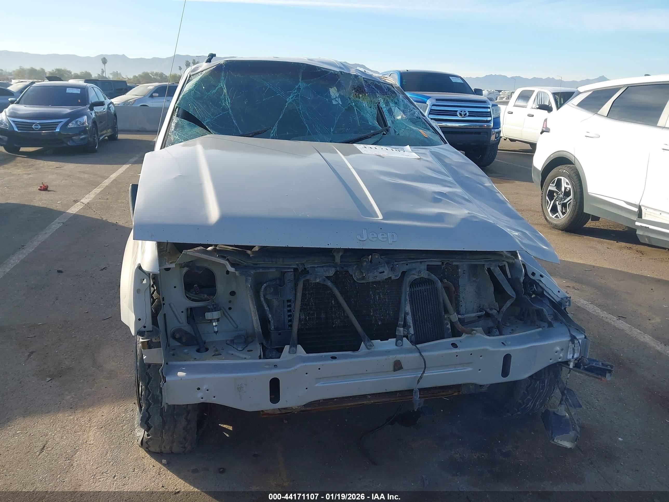 1996 Jeep Grand Cherokee Laredo Silver vin: 1J4GZ58S2TC344644