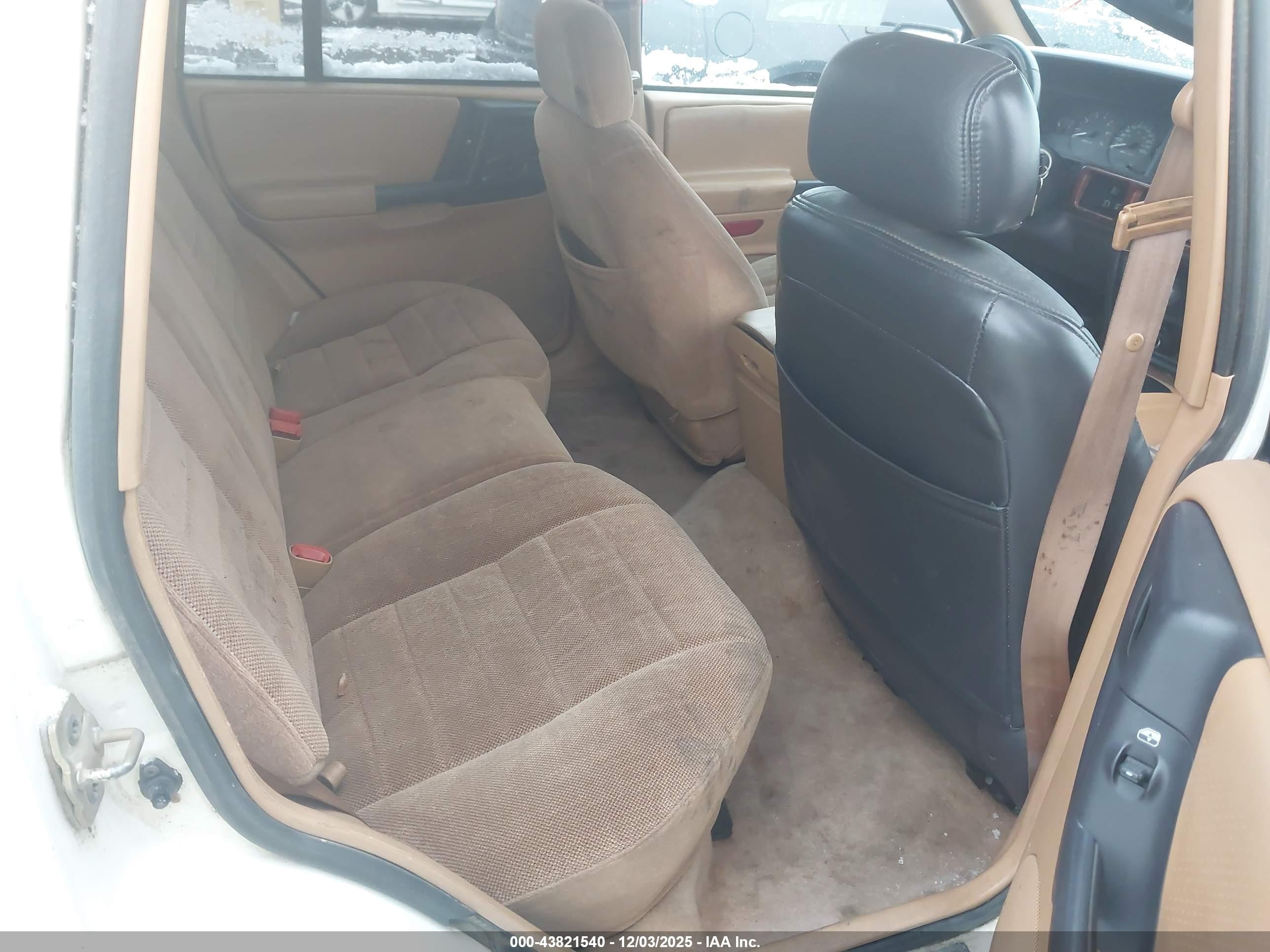 1996 Jeep Grand Cherokee Laredo White vin: 1J4GZ58S2TC387400