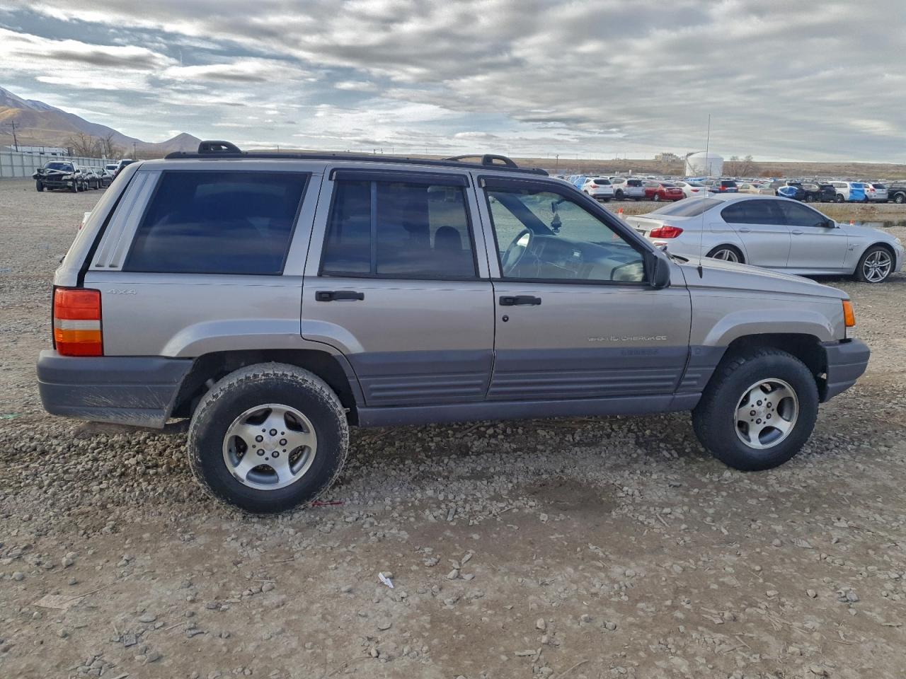 1998 Jeep Grand Cherokee Laredo Gray vin: 1J4GZ58S2WC167792