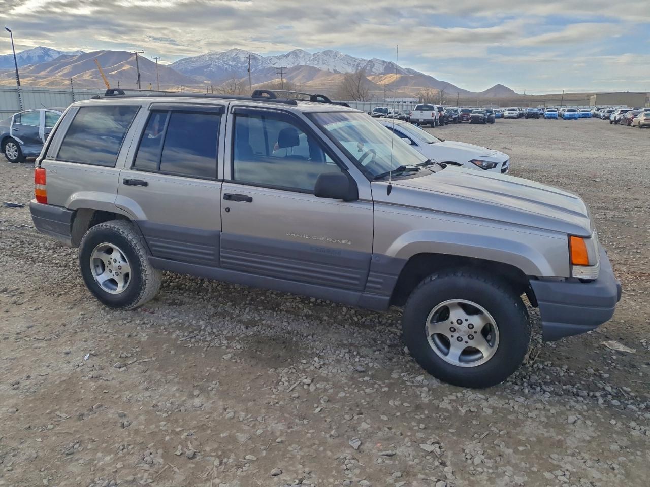 1998 Jeep Grand Cherokee Laredo Gray vin: 1J4GZ58S2WC167792