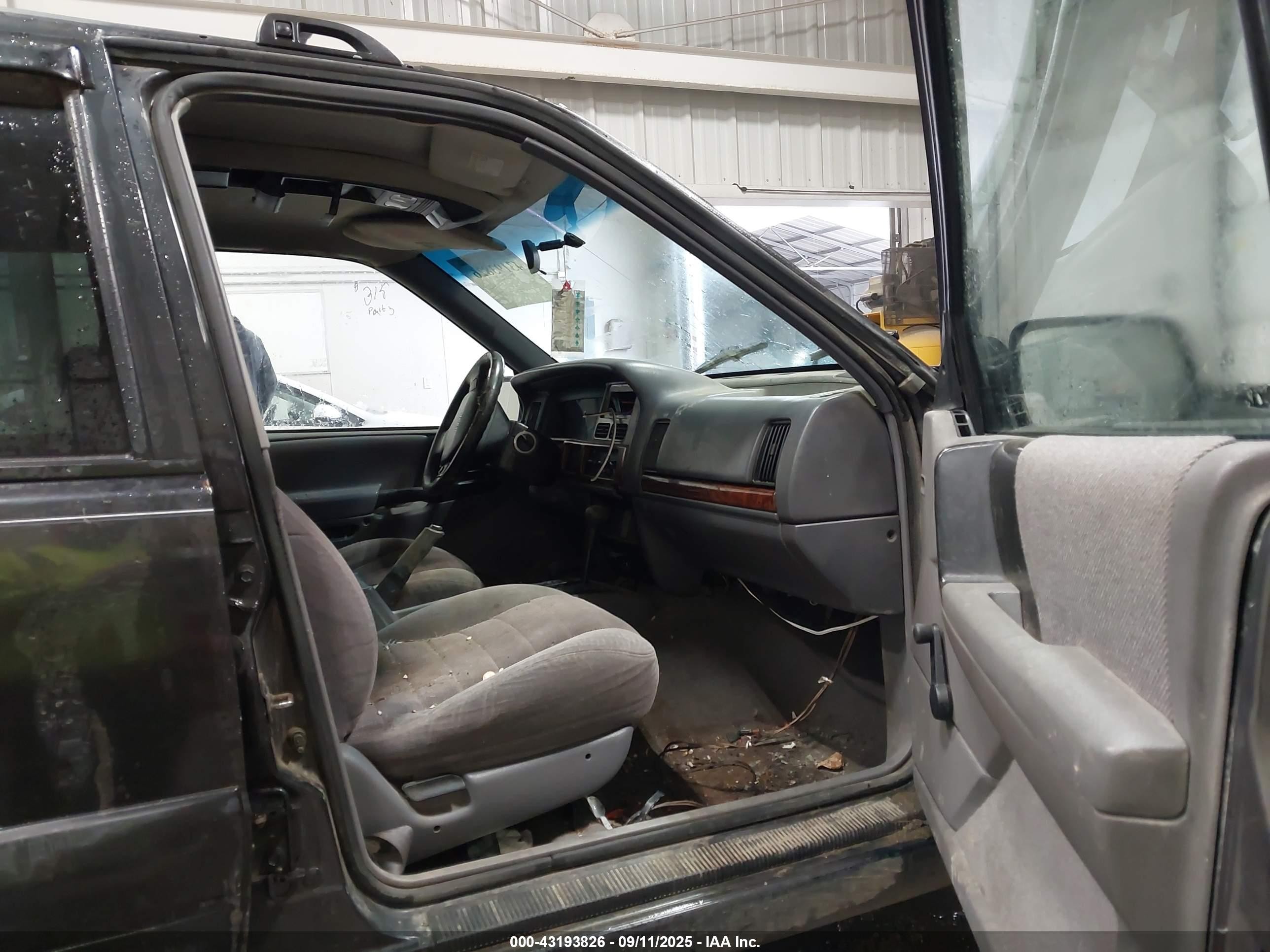 1998 Jeep Grand Cherokee Laredo Black vin: 1J4GZ58S2WC283168