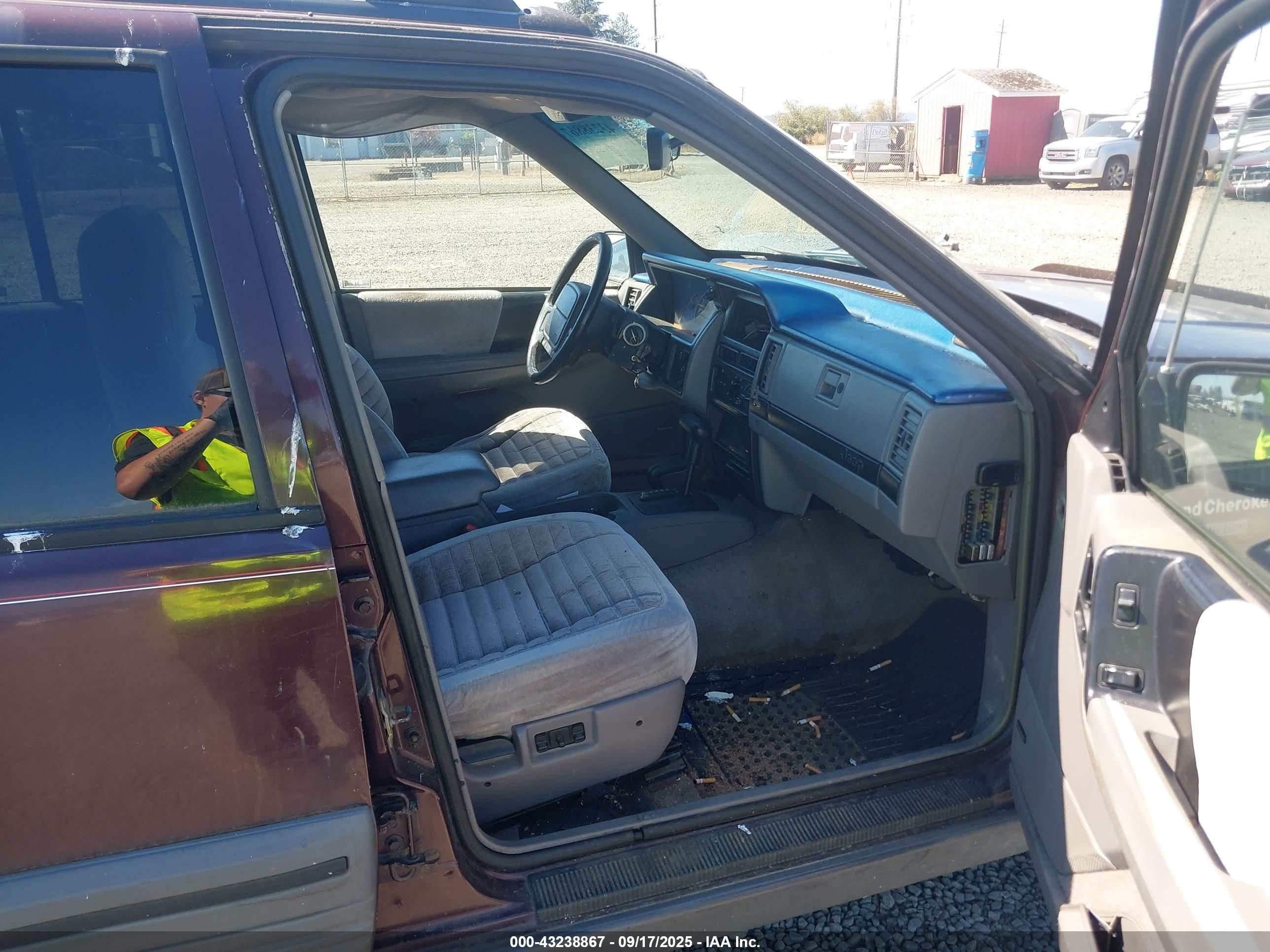 1995 Jeep Grand Cherokee Laredo Purple vin: 1J4GZ58S3SC741066