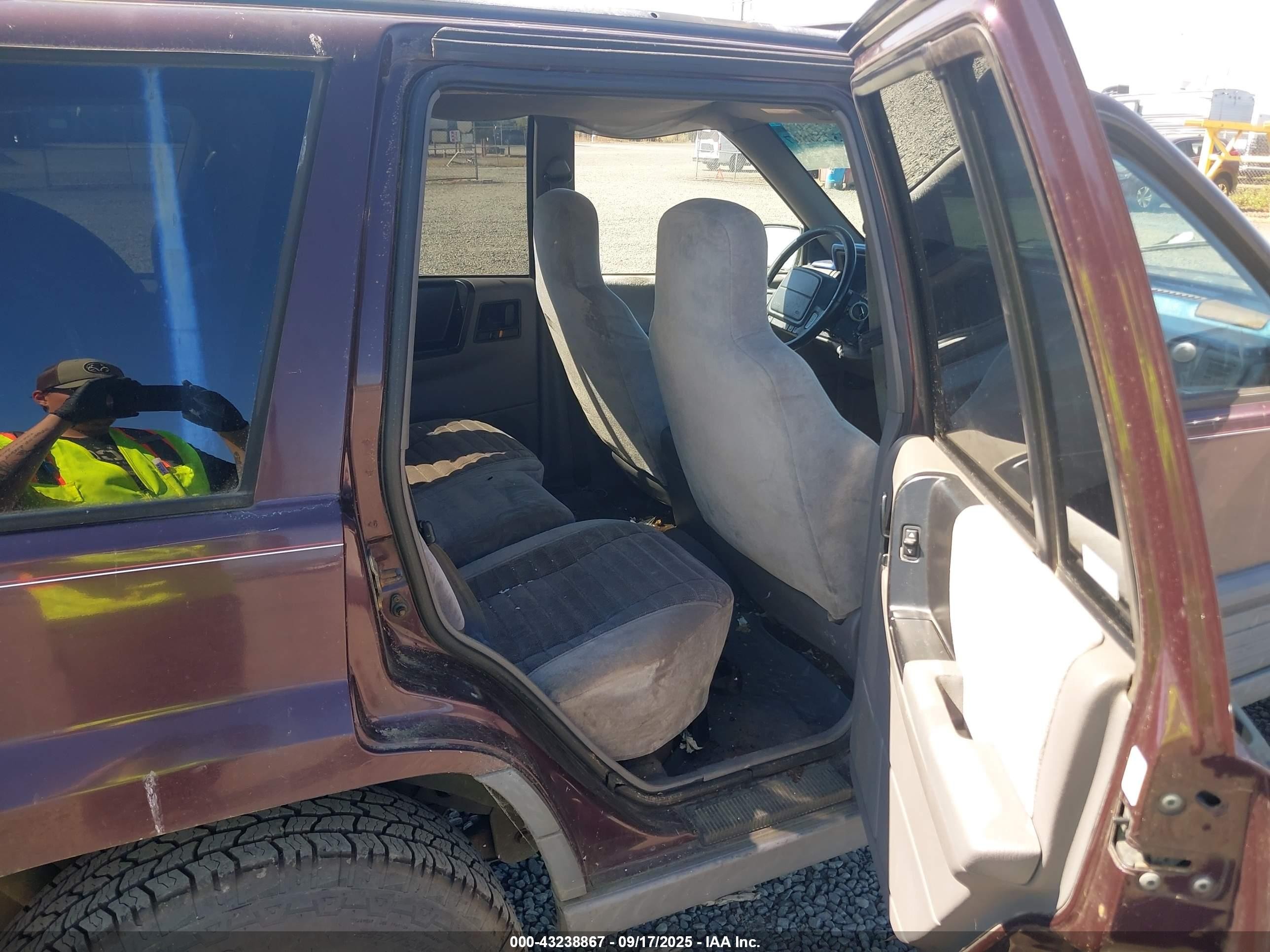 1995 Jeep Grand Cherokee Laredo Purple vin: 1J4GZ58S3SC741066