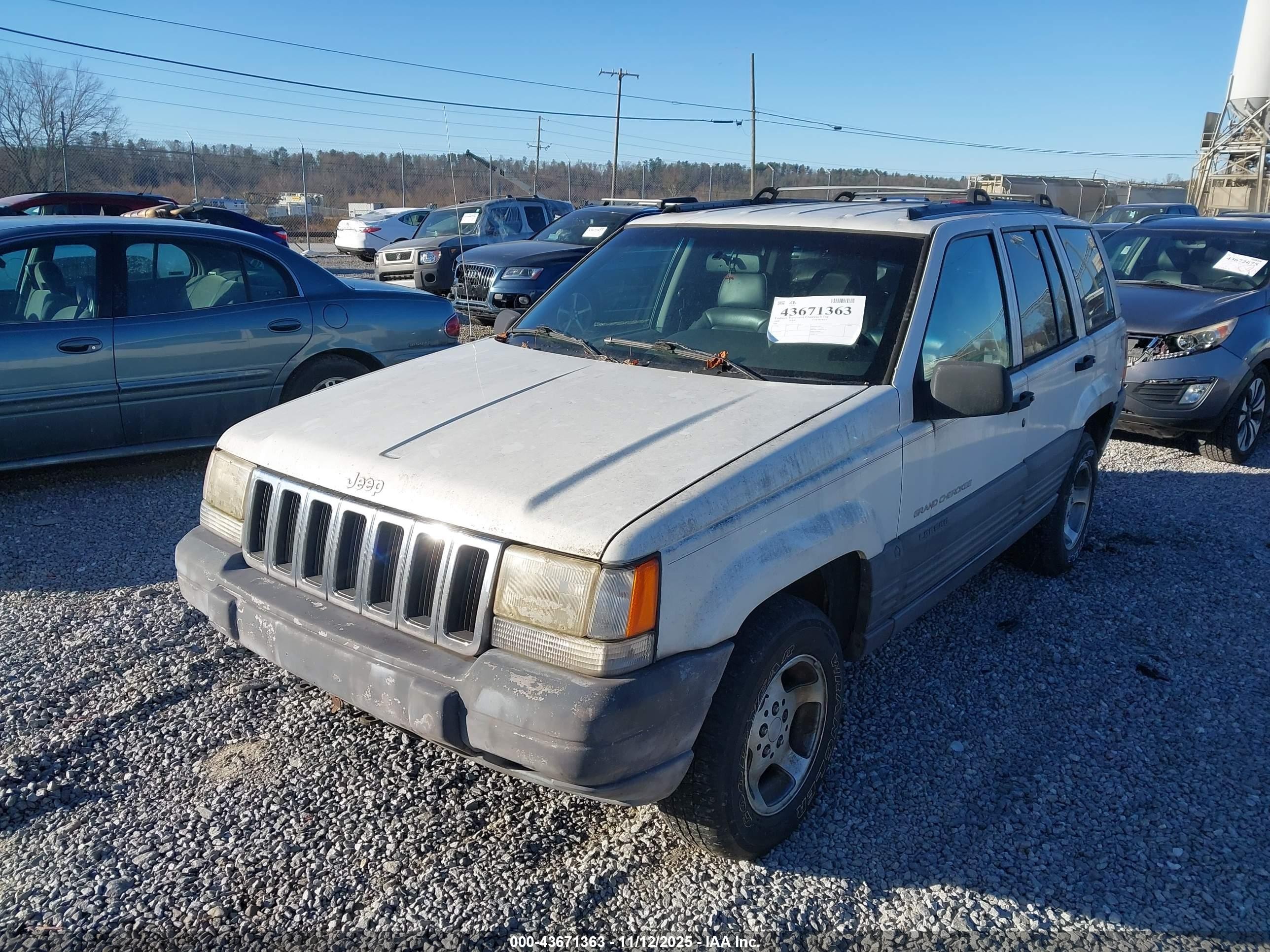 1996 Jeep Grand Cherokee Laredo White vin: 1J4GZ58S3TC263717