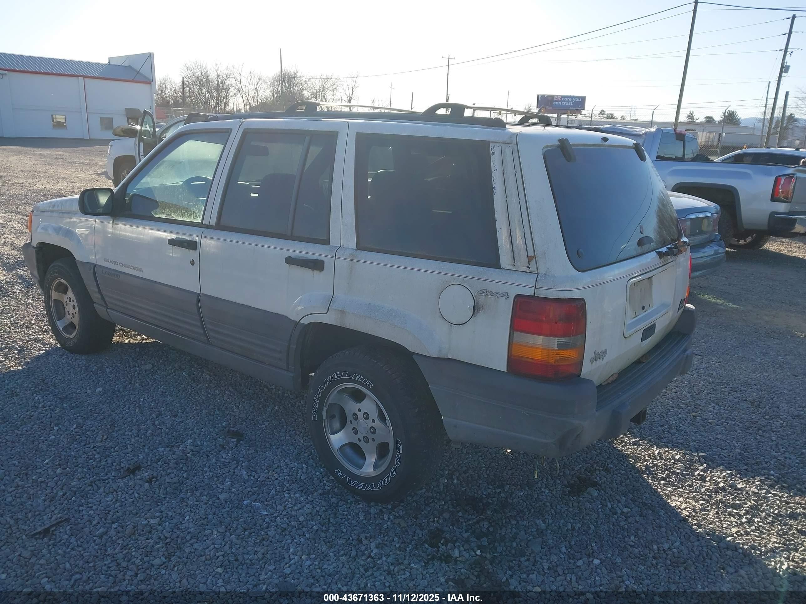 1996 Jeep Grand Cherokee Laredo White vin: 1J4GZ58S3TC263717