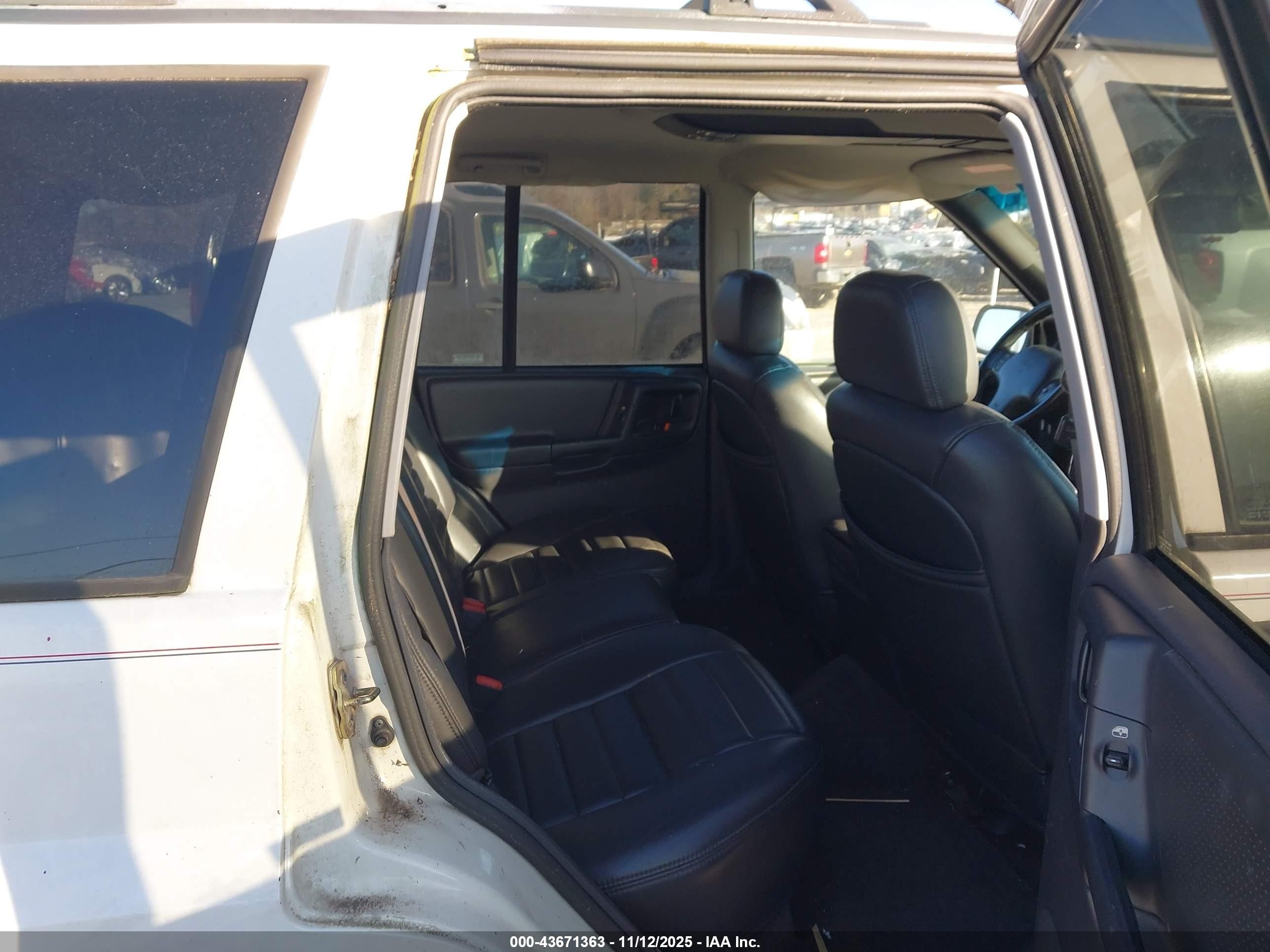 1996 Jeep Grand Cherokee Laredo White vin: 1J4GZ58S3TC263717