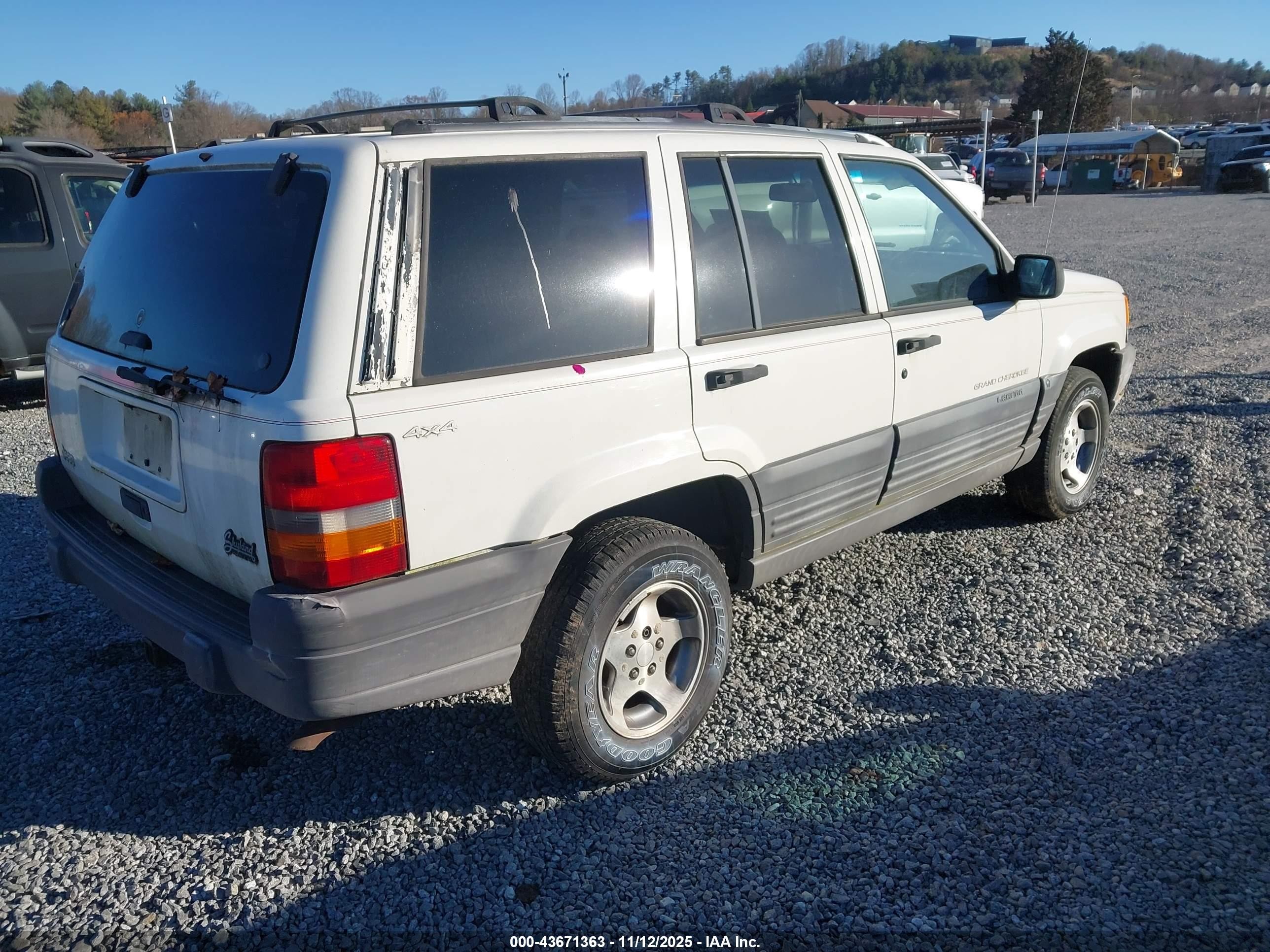 1996 Jeep Grand Cherokee Laredo White vin: 1J4GZ58S3TC263717