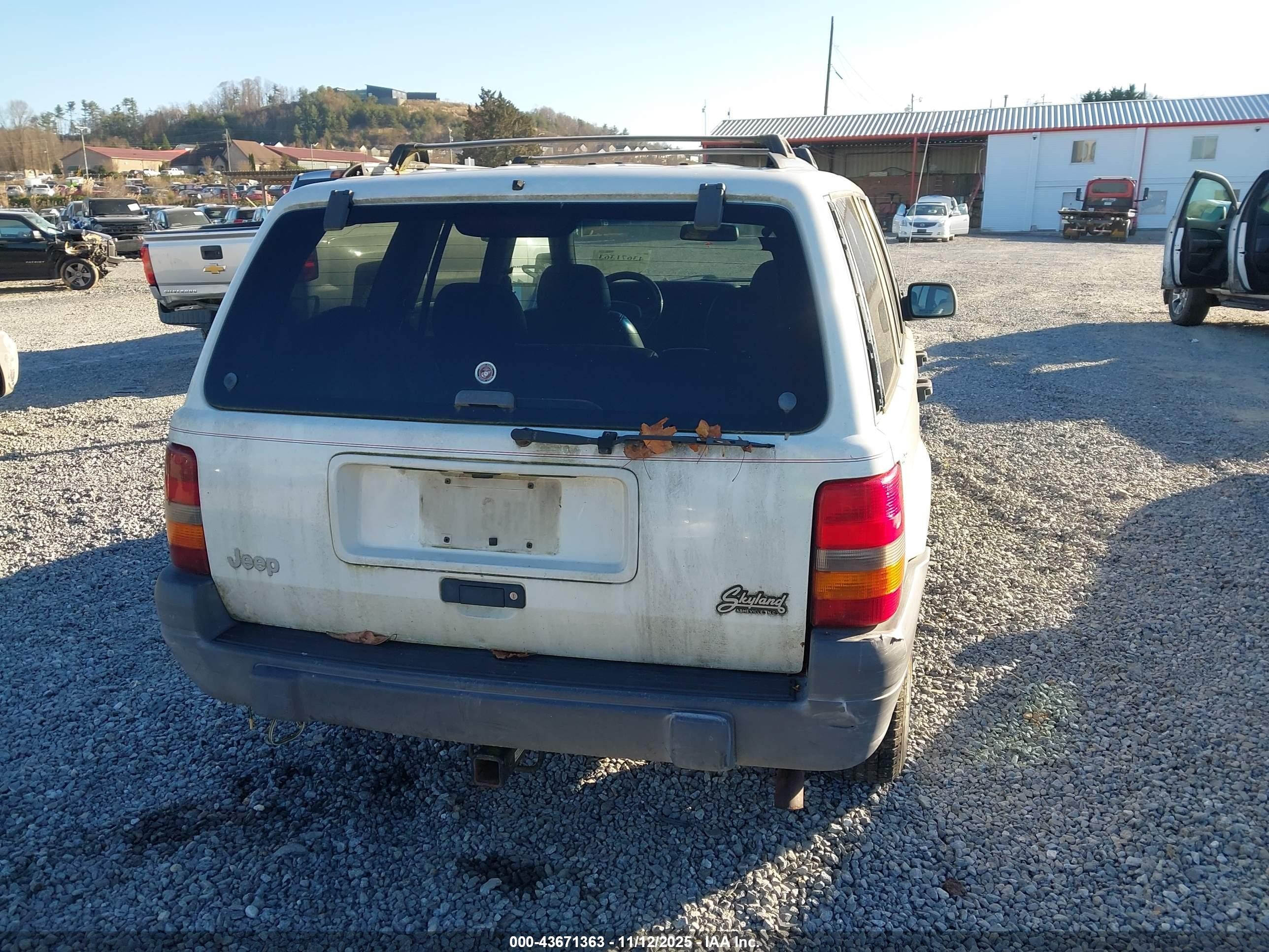 1996 Jeep Grand Cherokee Laredo White vin: 1J4GZ58S3TC263717