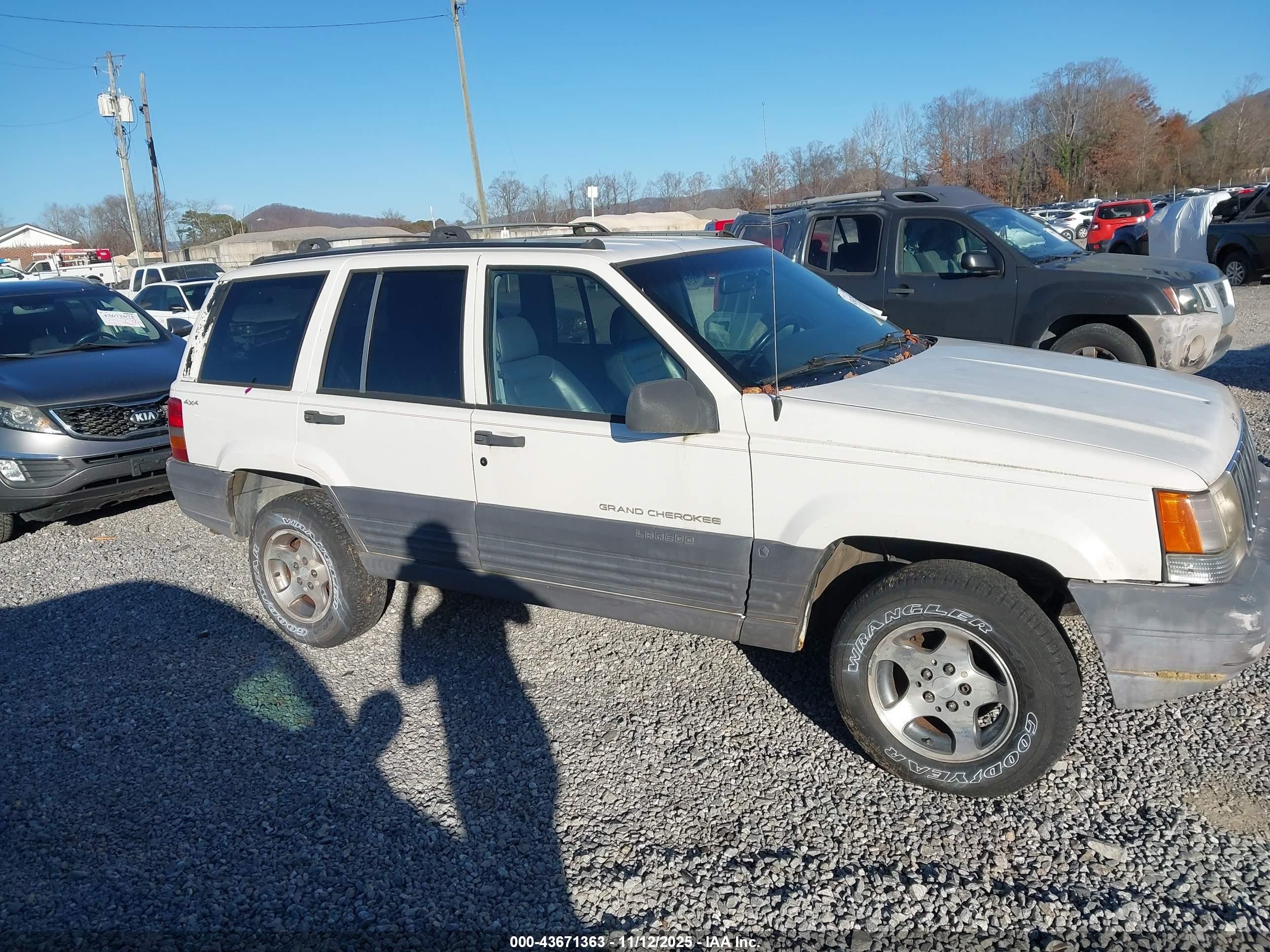 1996 Jeep Grand Cherokee Laredo White vin: 1J4GZ58S3TC263717