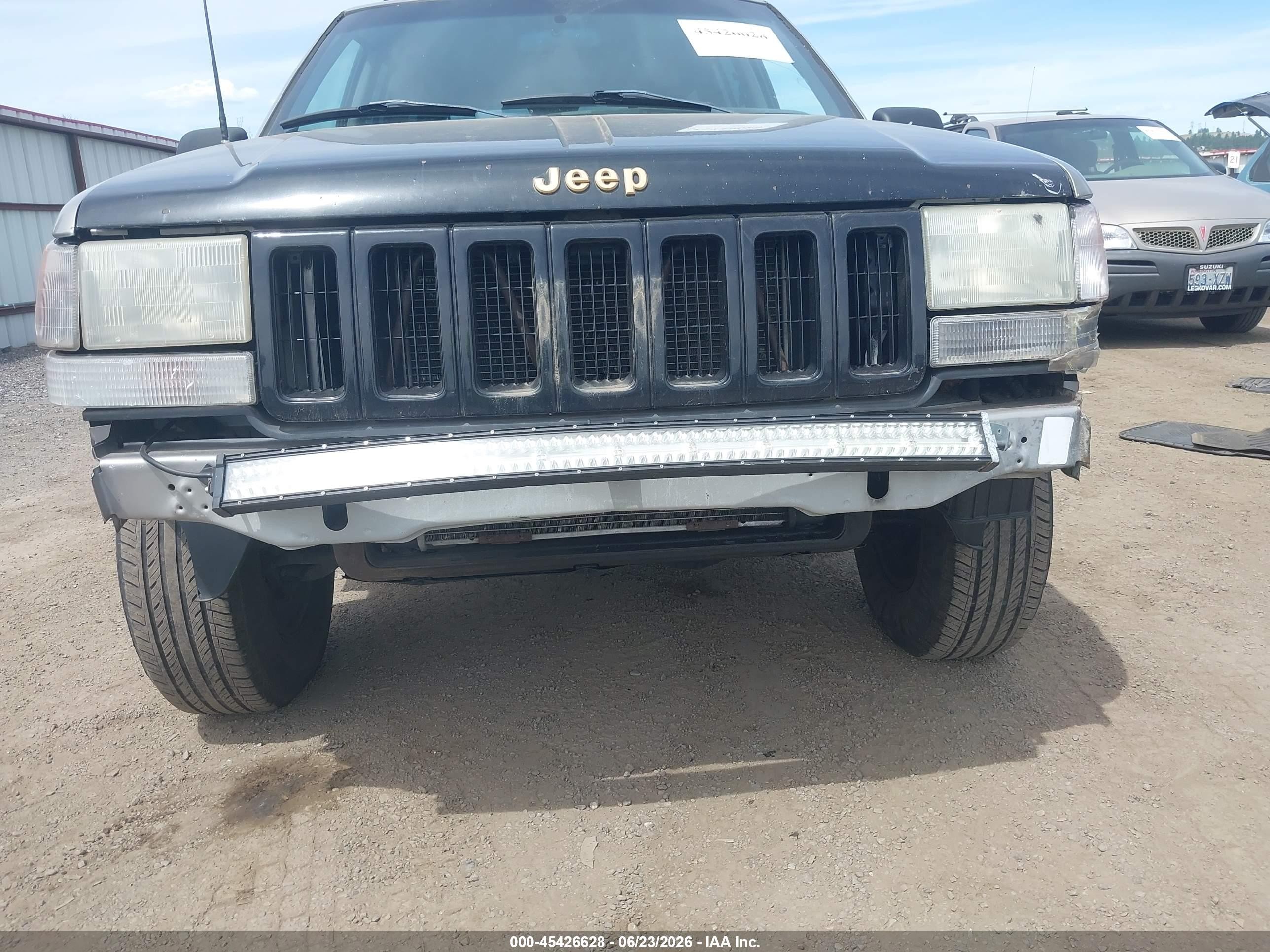 1998 Jeep Grand Cherokee Laredo Серый vin: 1J4GZ58S3WC311267