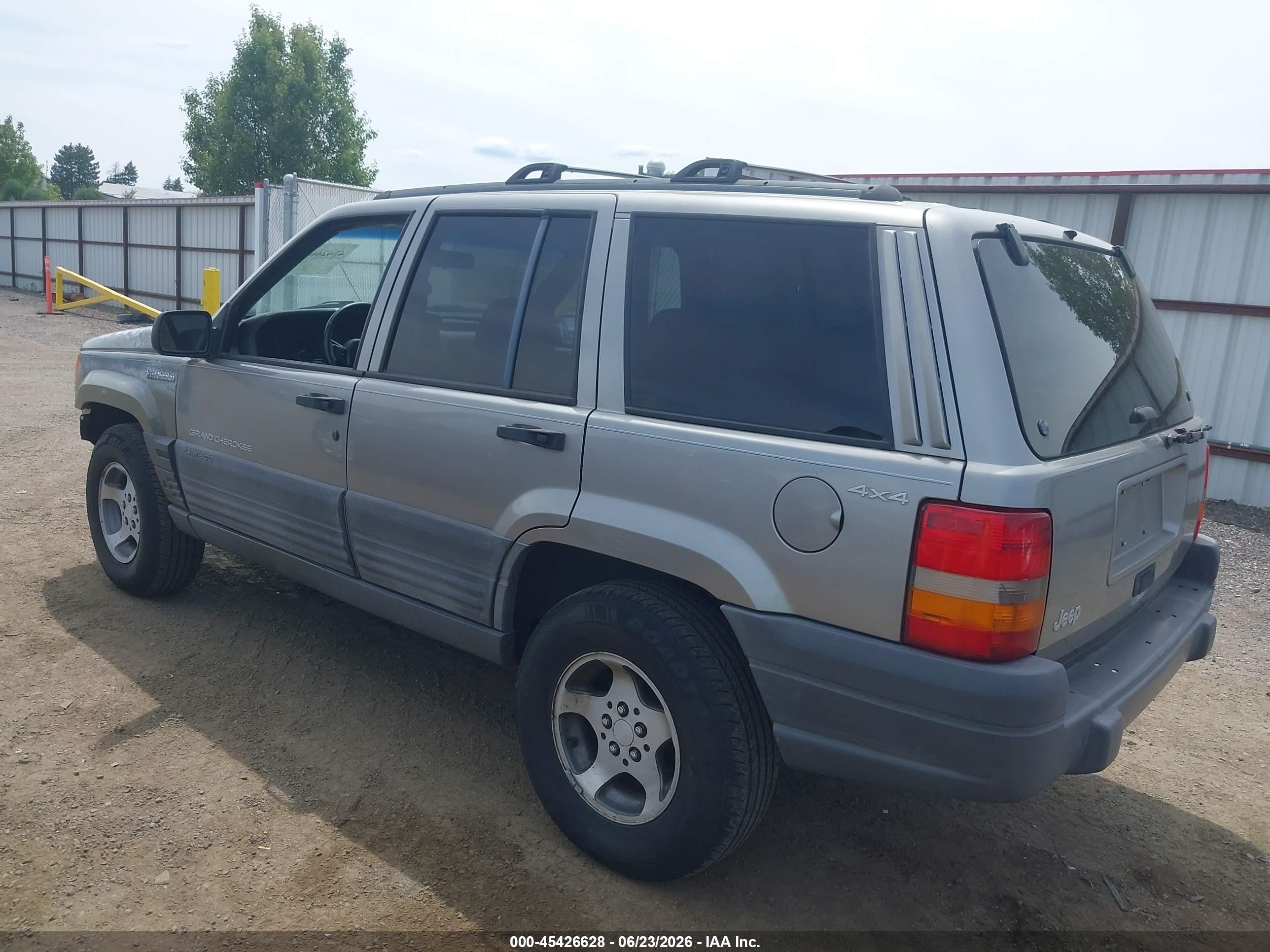 1998 Jeep Grand Cherokee Laredo Серый vin: 1J4GZ58S3WC311267