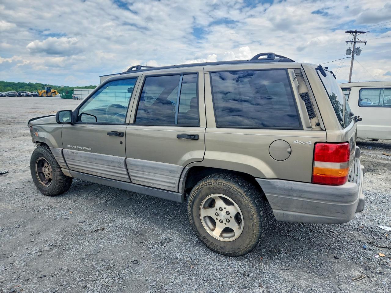 1998 Jeep Grand Cherokee Laredo Gold vin: 1J4GZ58S4WC270230