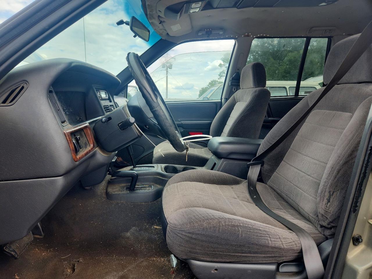 1998 Jeep Grand Cherokee Laredo Gold vin: 1J4GZ58S4WC270230