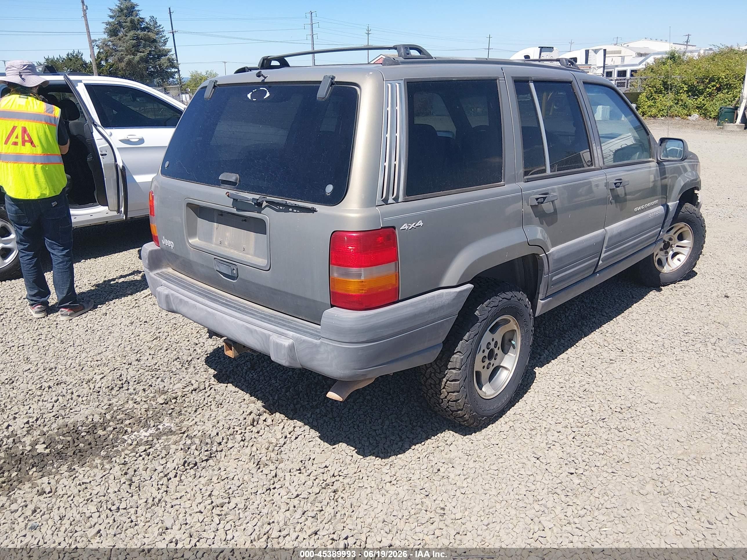 1998 Jeep Grand Cherokee Laredo Beige vin: 1J4GZ58S4WC368433