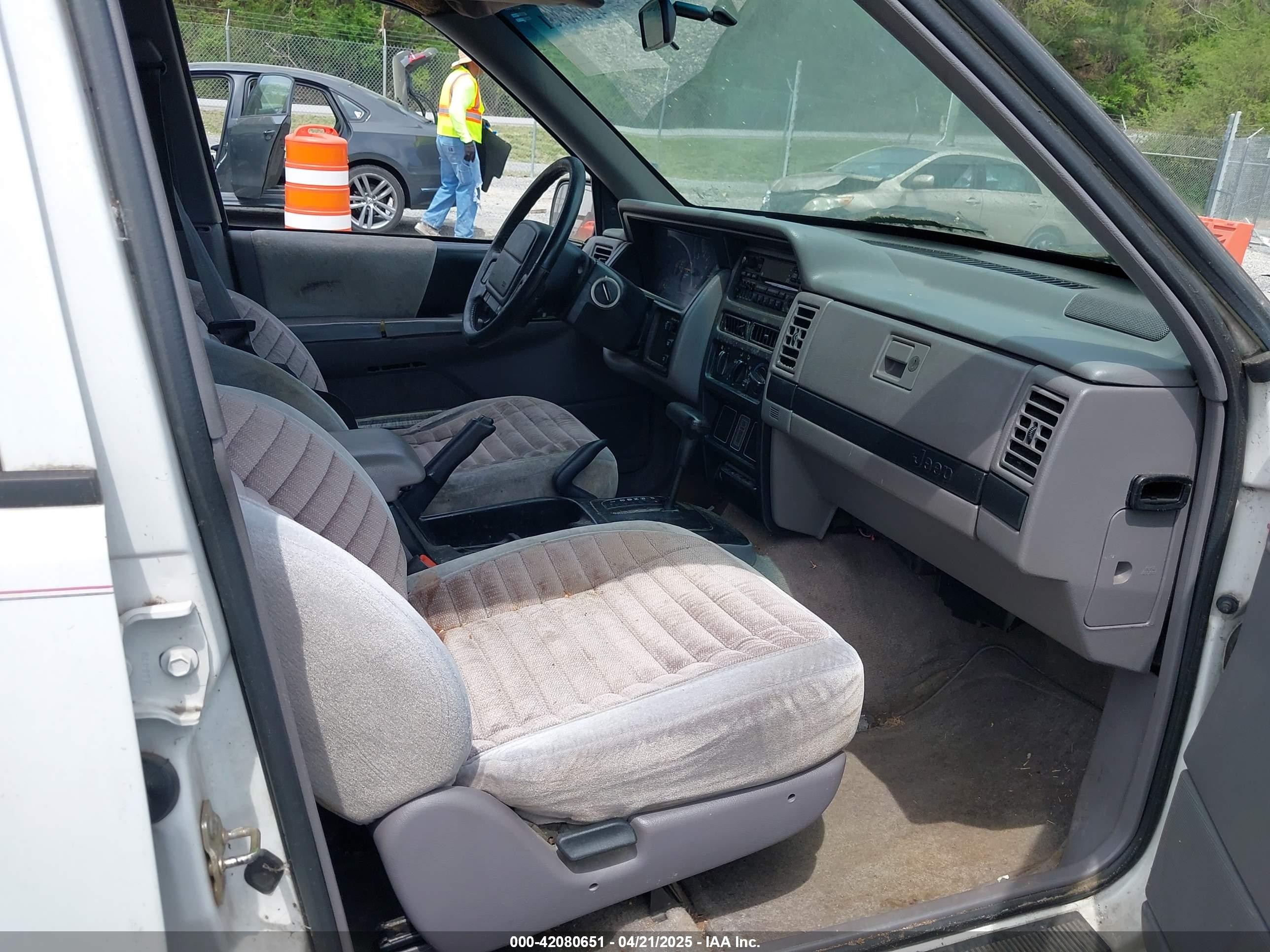 1995 Jeep Grand Cherokee Laredo White vin: 1J4GZ58S5SC570398
