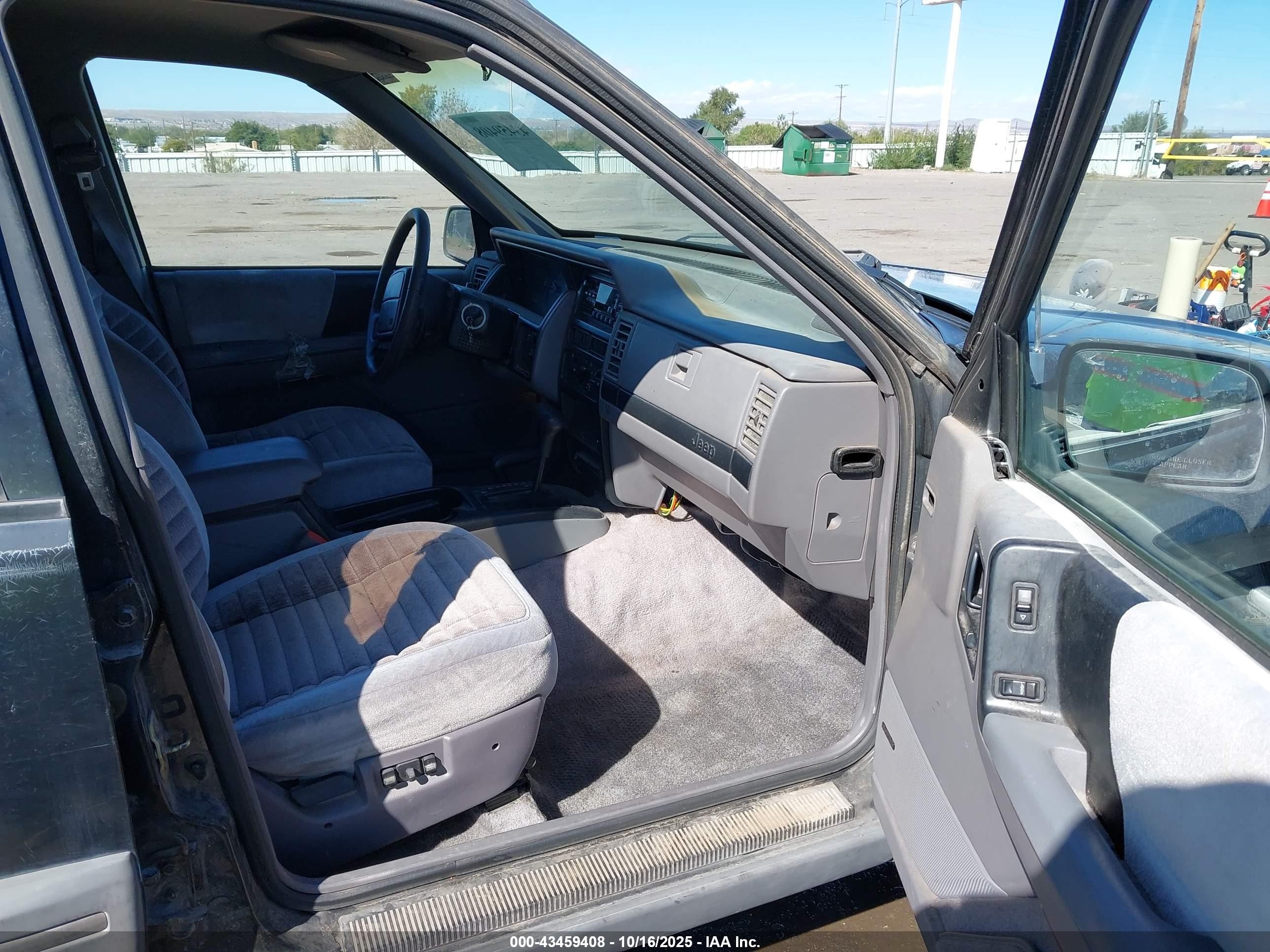Price & History 1993 Jeep Grand Cherokee Laredo 4.0l I6 Fi F vin