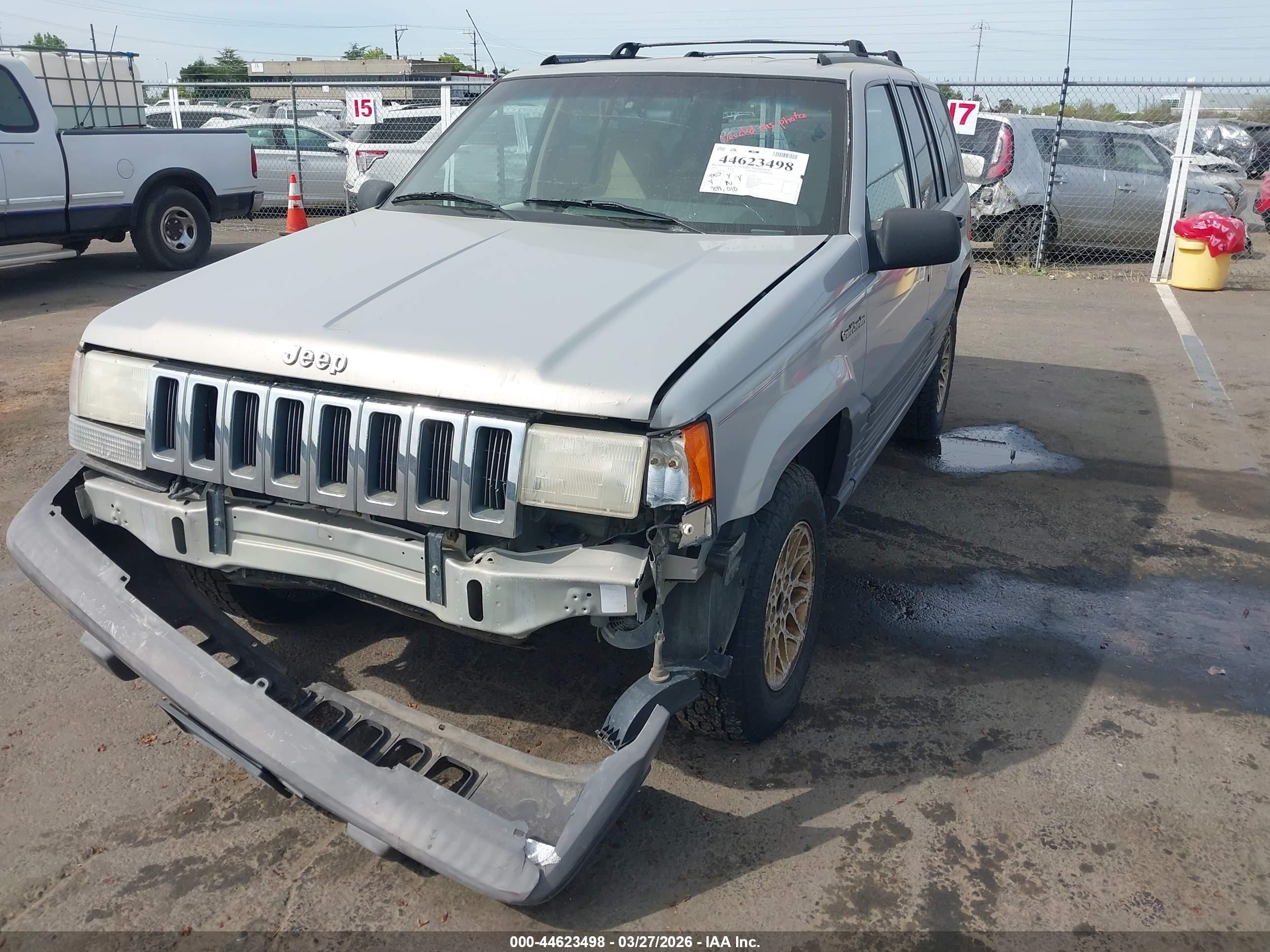1995 Jeep Grand Cherokee Laredo Silver vin: 1J4GZ58S6SC573102