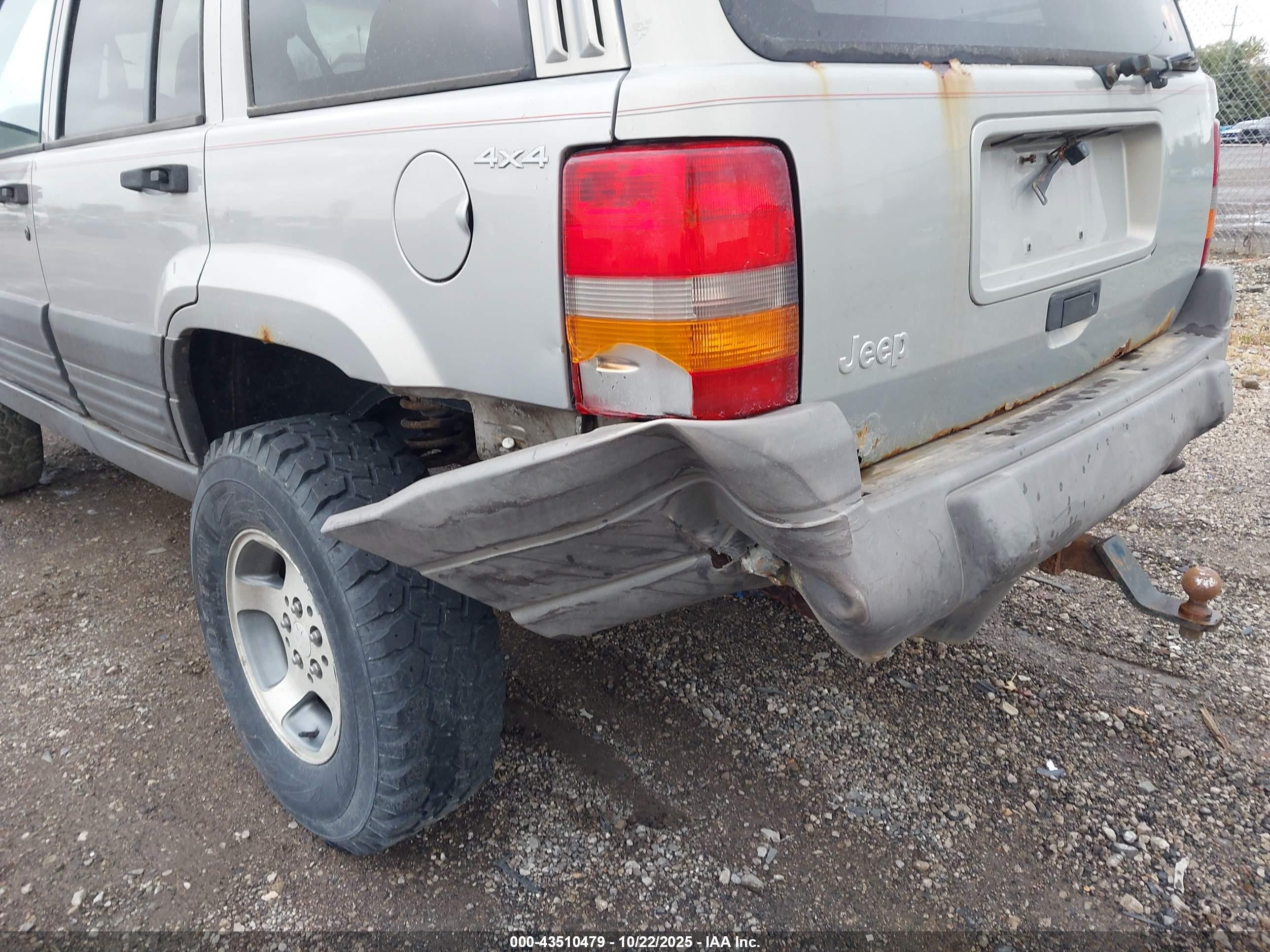 1996 Jeep Grand Cherokee Laredo Silver vin: 1J4GZ58S7TC179951