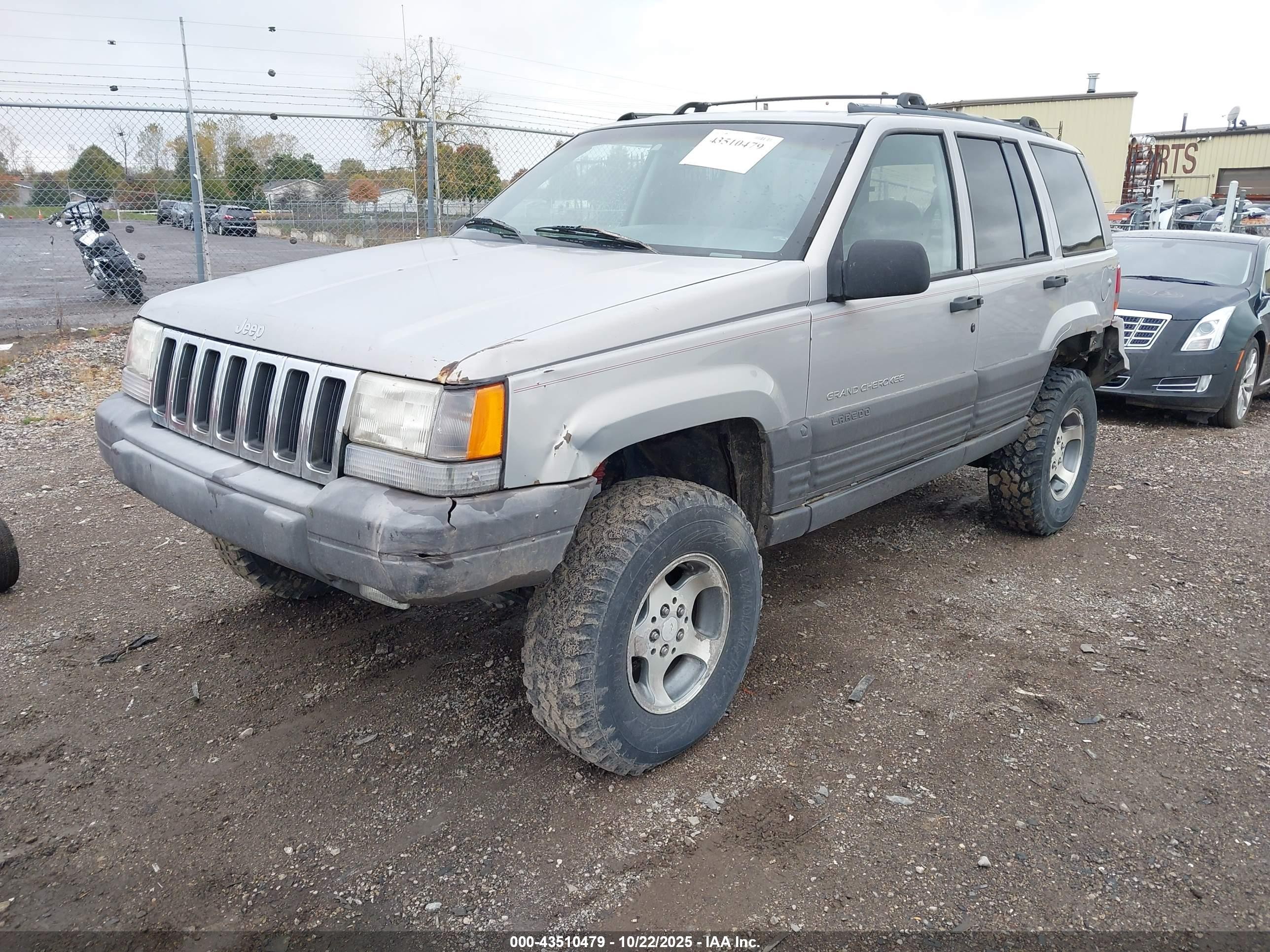 1996 Jeep Grand Cherokee Laredo Silver vin: 1J4GZ58S7TC179951