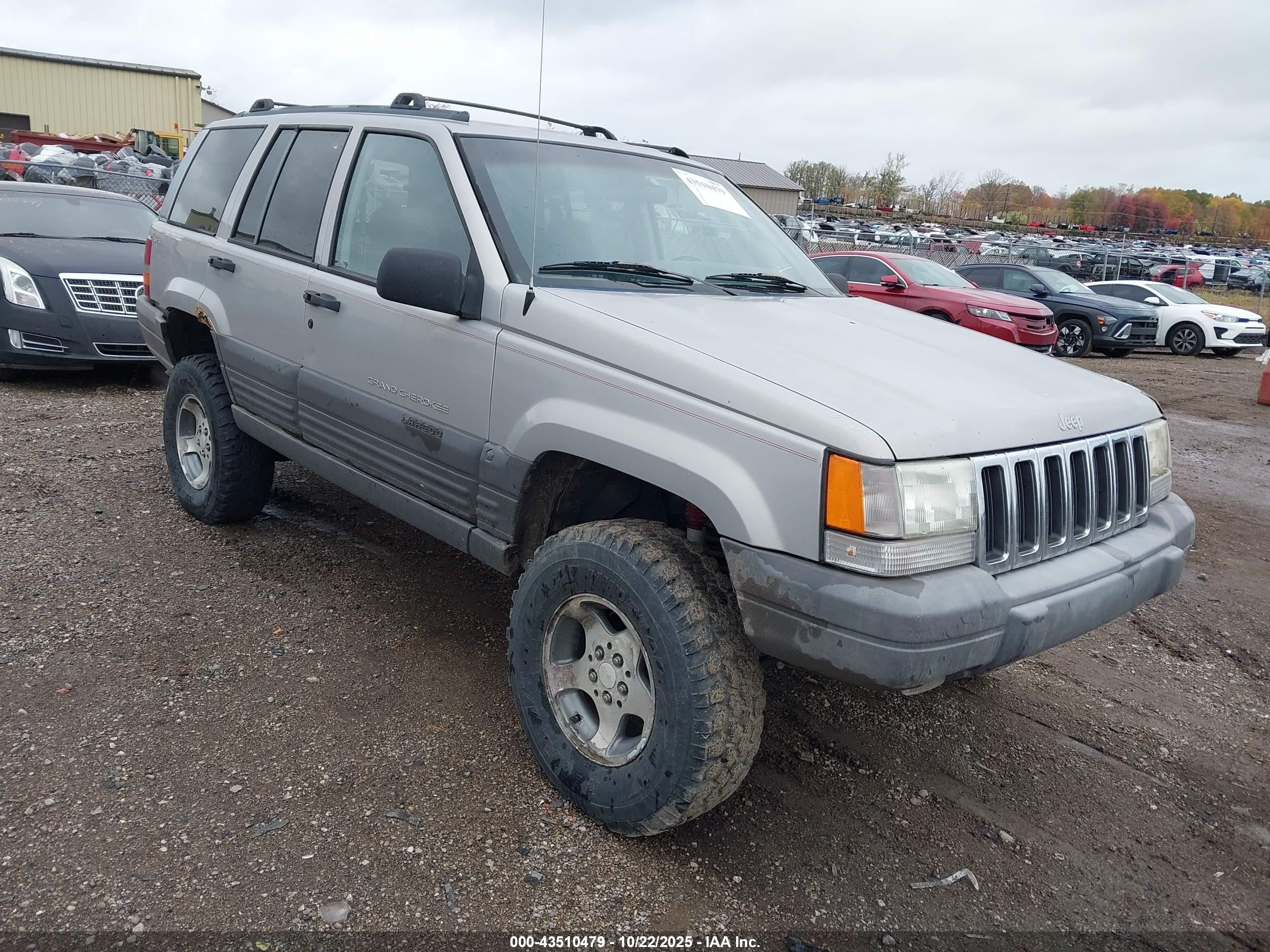 1996 Jeep Grand Cherokee Laredo Silver vin: 1J4GZ58S7TC179951